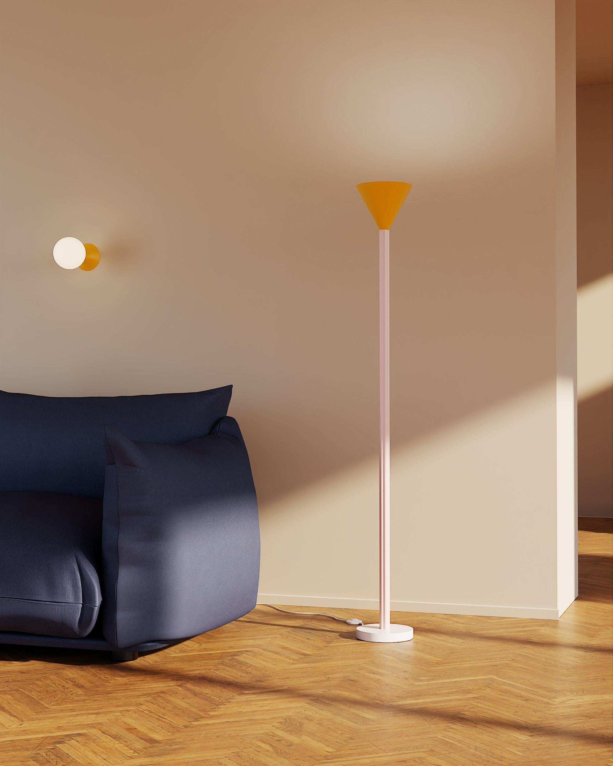 Métal Lampadaire jaune clair A.Profiles par Atelier Areti en vente