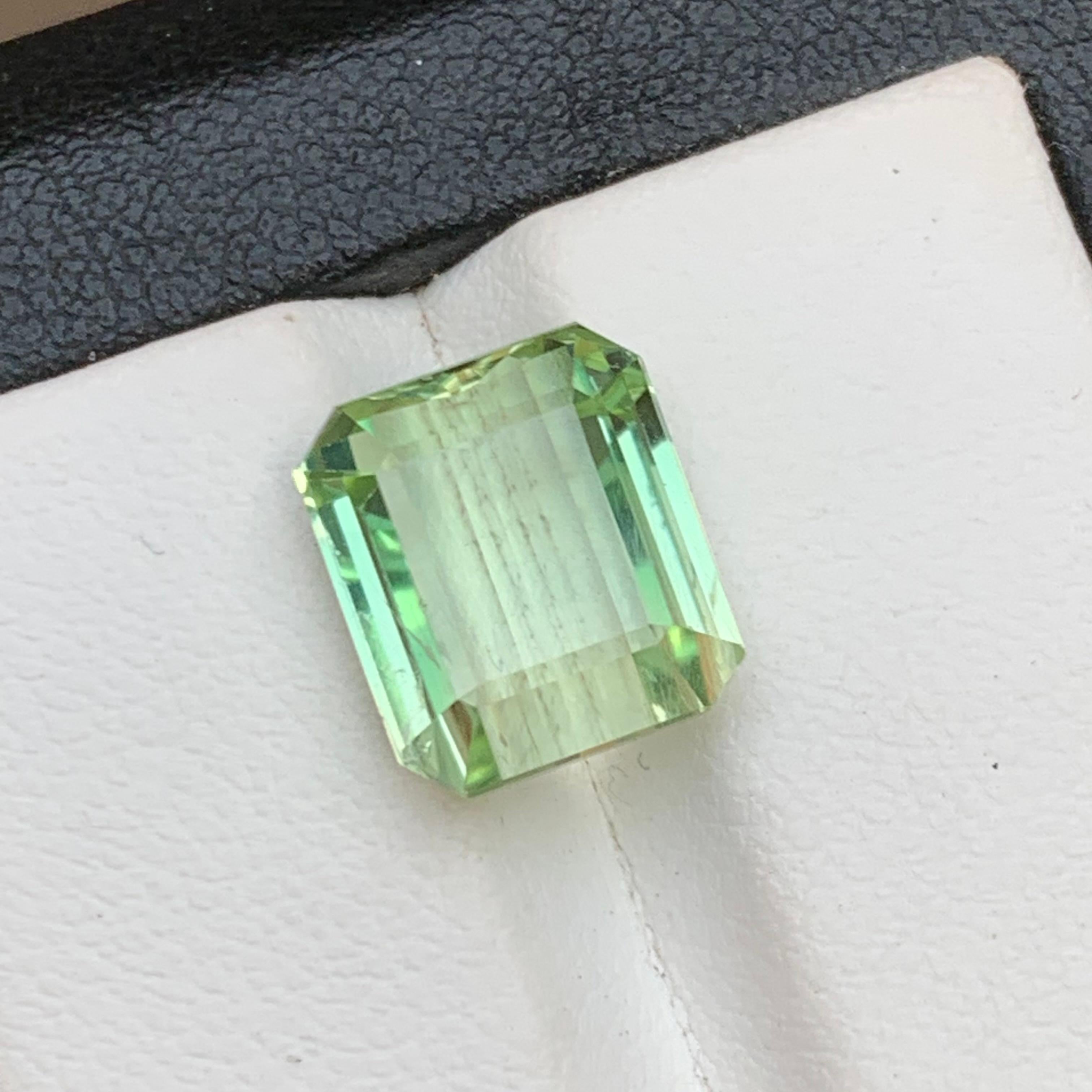 Tourmaline naturelle vert citron clair en vrac  Pierre précieuse pour bague, collier, pendentif ou tout autre bijou - taille émeraude

💎 TYPE DE PIERRE PRÉCIEUSE : Tourmaline
⚖️ POIDS : 6,95 Carats
🪚 SHAPE & CUT : Taille émeraude
📏 TAILLE (MM) :
