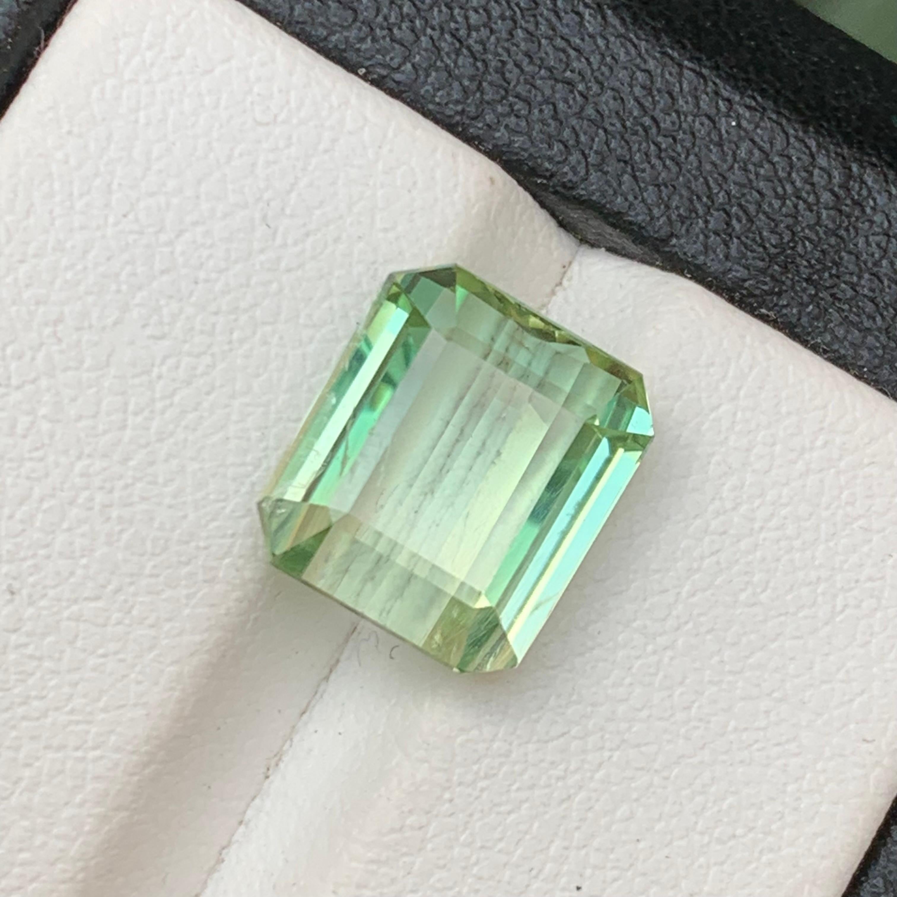 Taille émeraude Bague en tourmaline naturelle vert citron clair, pierre précieuse non sertie de 6,95 carats, taille émeraude en vente