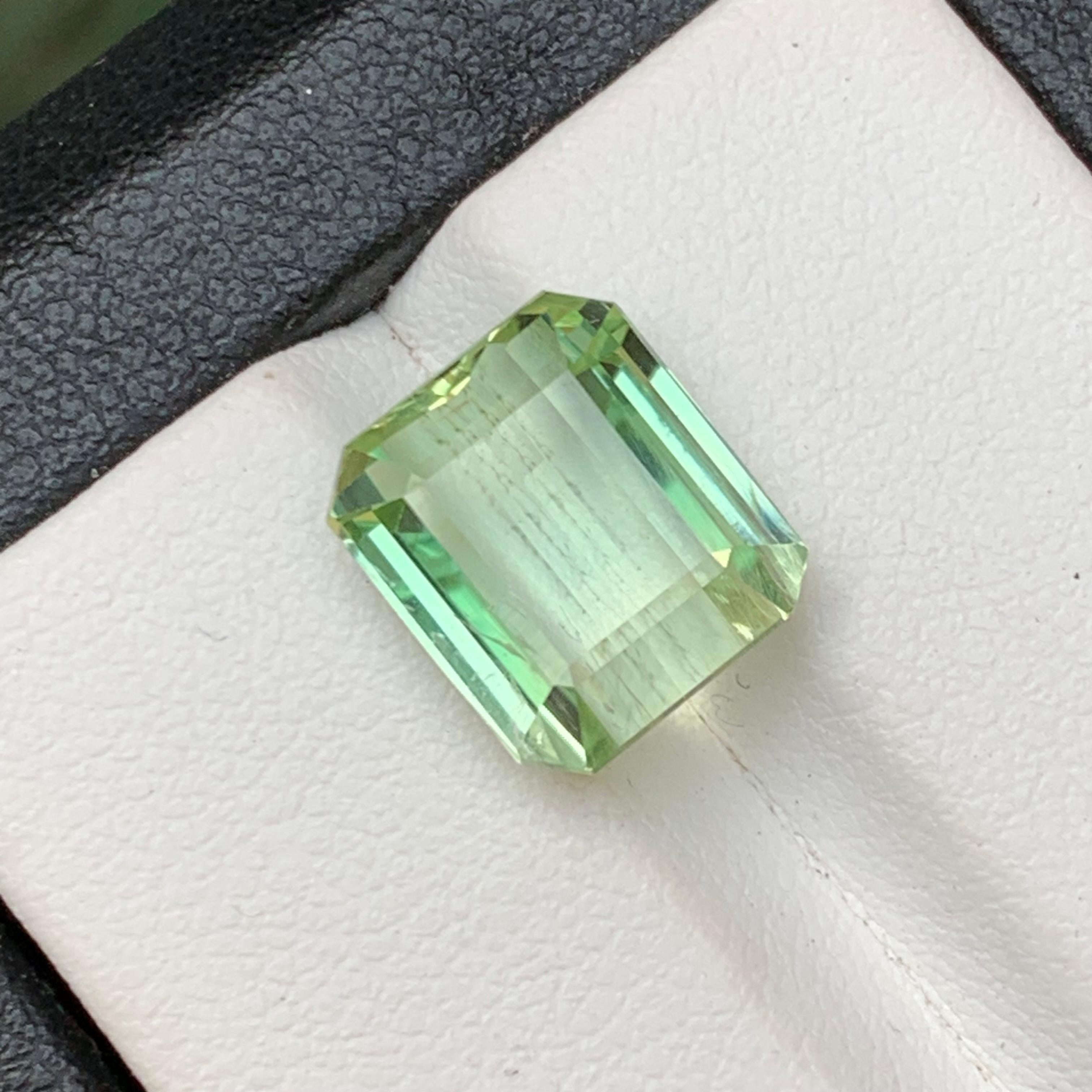 Bague en tourmaline naturelle vert citron clair, pierre précieuse non sertie de 6,95 carats, taille émeraude en vente 3
