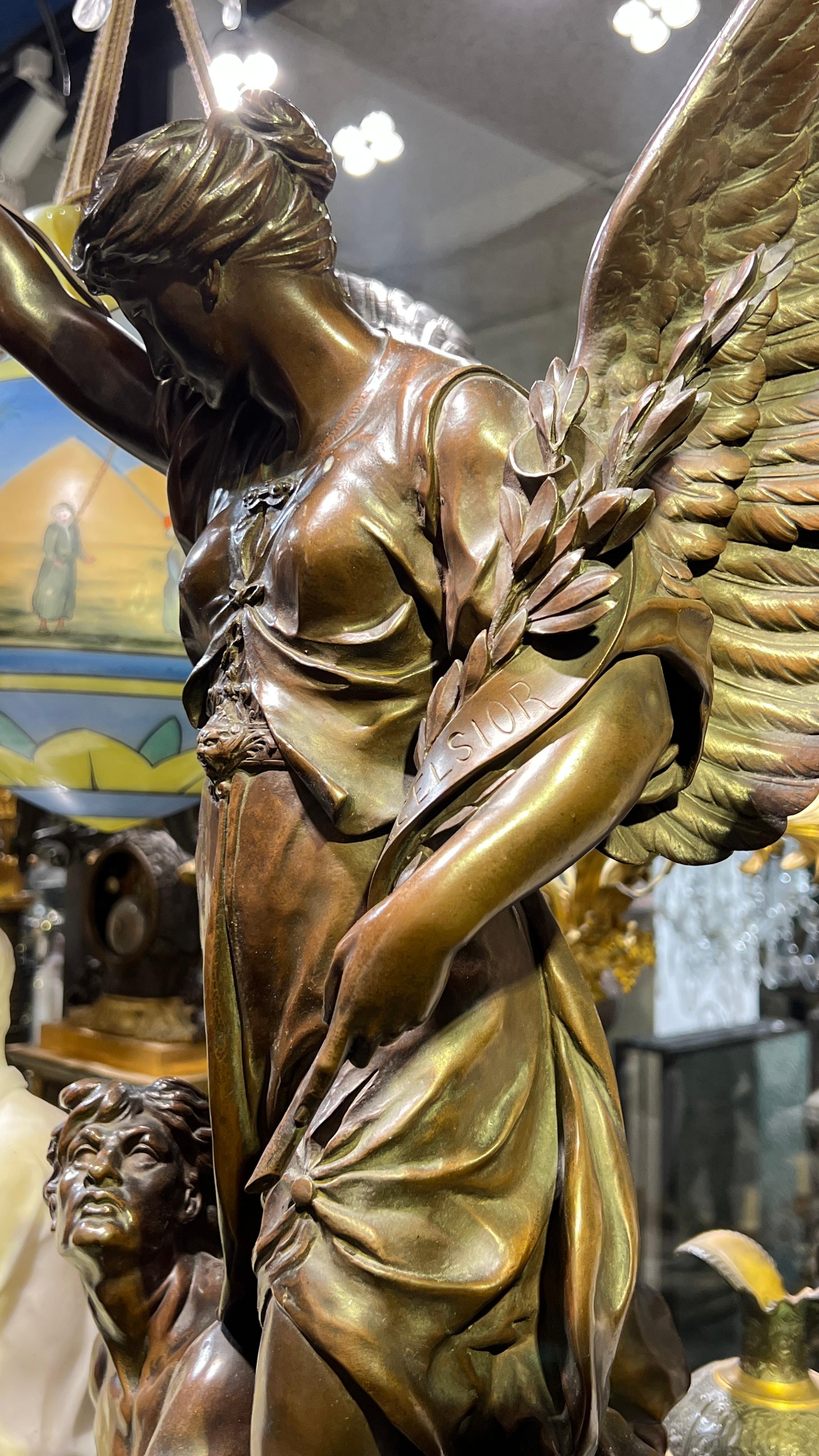 Sculpture / Lampe en bronze éclairée d'après Emile Louis Picault Bon état - En vente à New York, NY