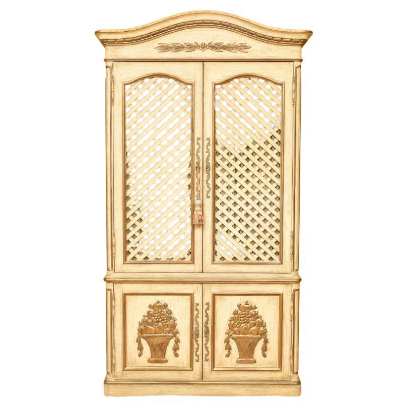 Beleuchteter Schrank mit Drop Down Bar und Gitterfront im Angebot