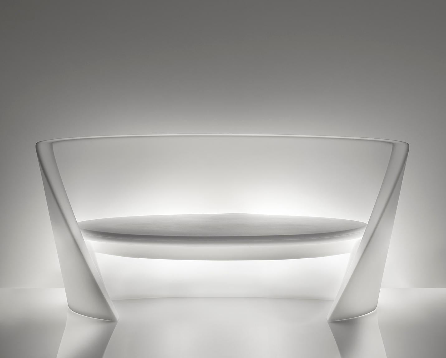 Canapé RAP lumineux de Karim Rashid
Dimensions : D 80 x L 170 x H 75 cm. Hauteur du siège : 36 cm.
Matériaux : Polyéthylène.
Poids : 35 kg.

Disponible en différentes couleurs. Ce produit peut être utilisé à l'intérieur et à l'extérieur. Disponible