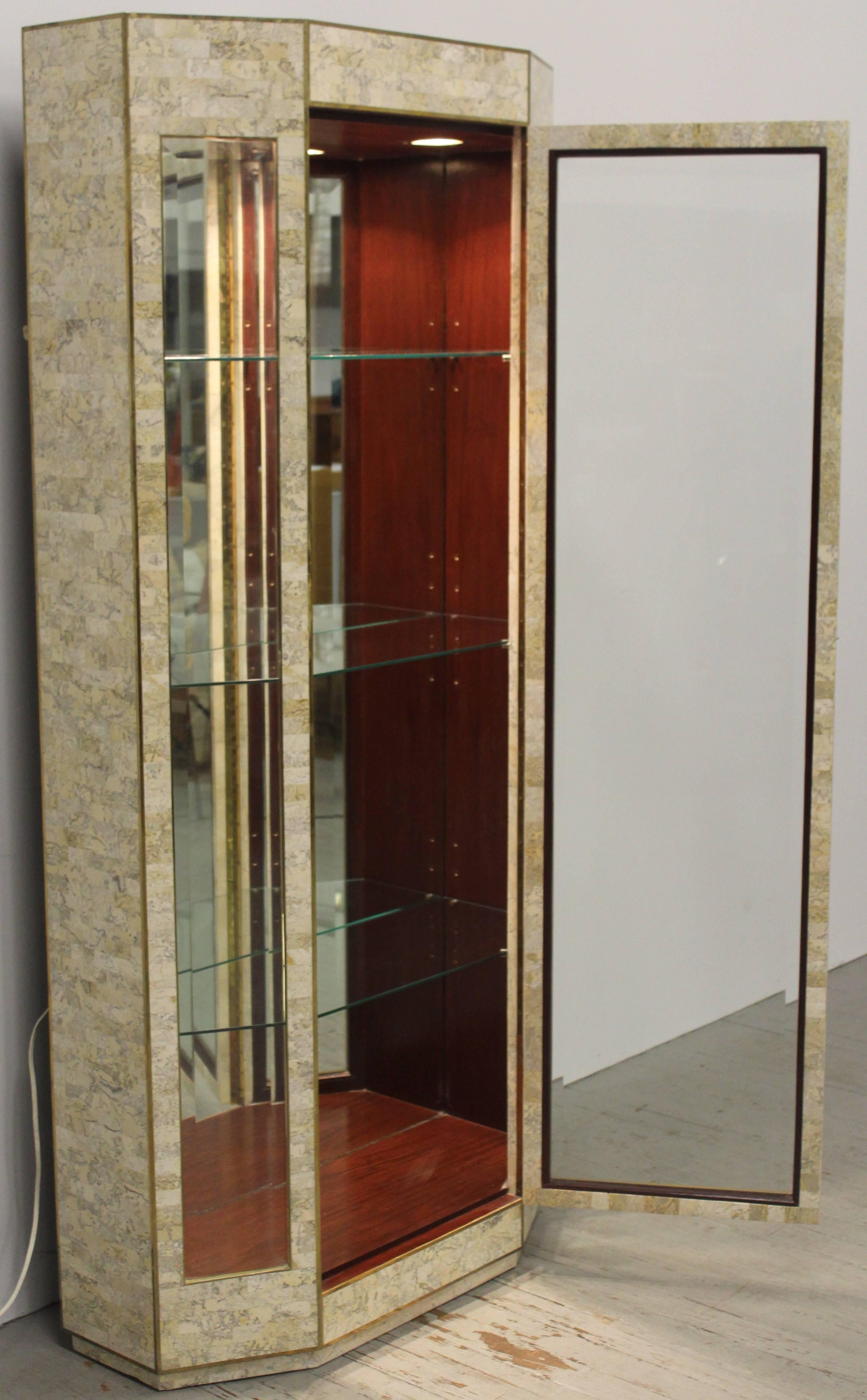 Lighted Tessellated Stone Vitrine Display Case by Maitland Smith, 1980s In Good Condition In Hamburg, PA