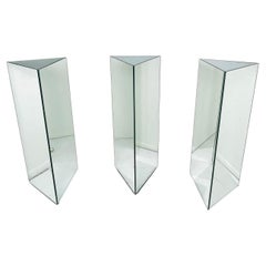 Guéridon triangulaire éclairé en miroir (3 disponibles)