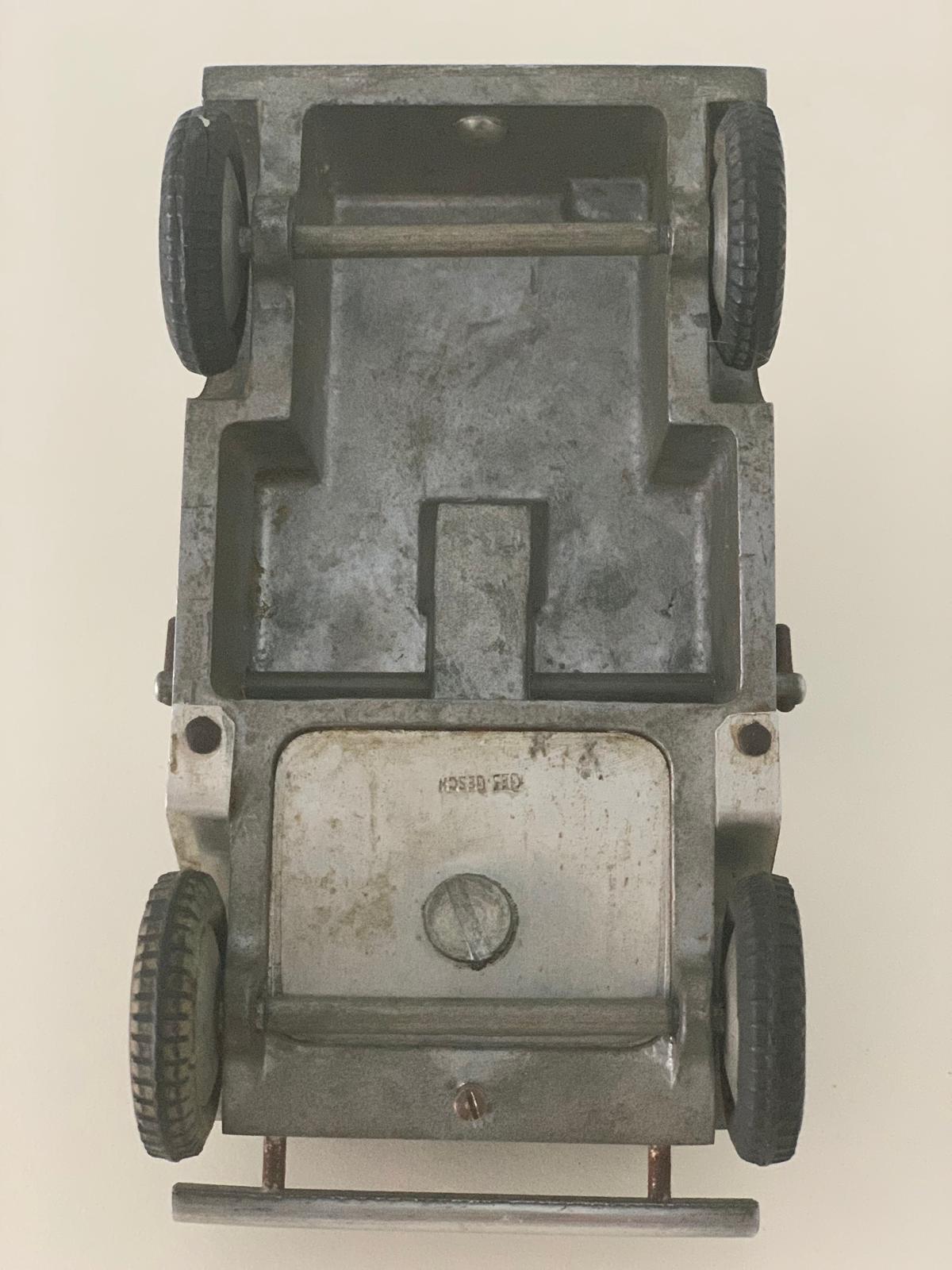 Lighter and Cigarette Receptacle in Form of a Jeep, by Walter Baier, 1948 In Good Condition In Hamburg, DE