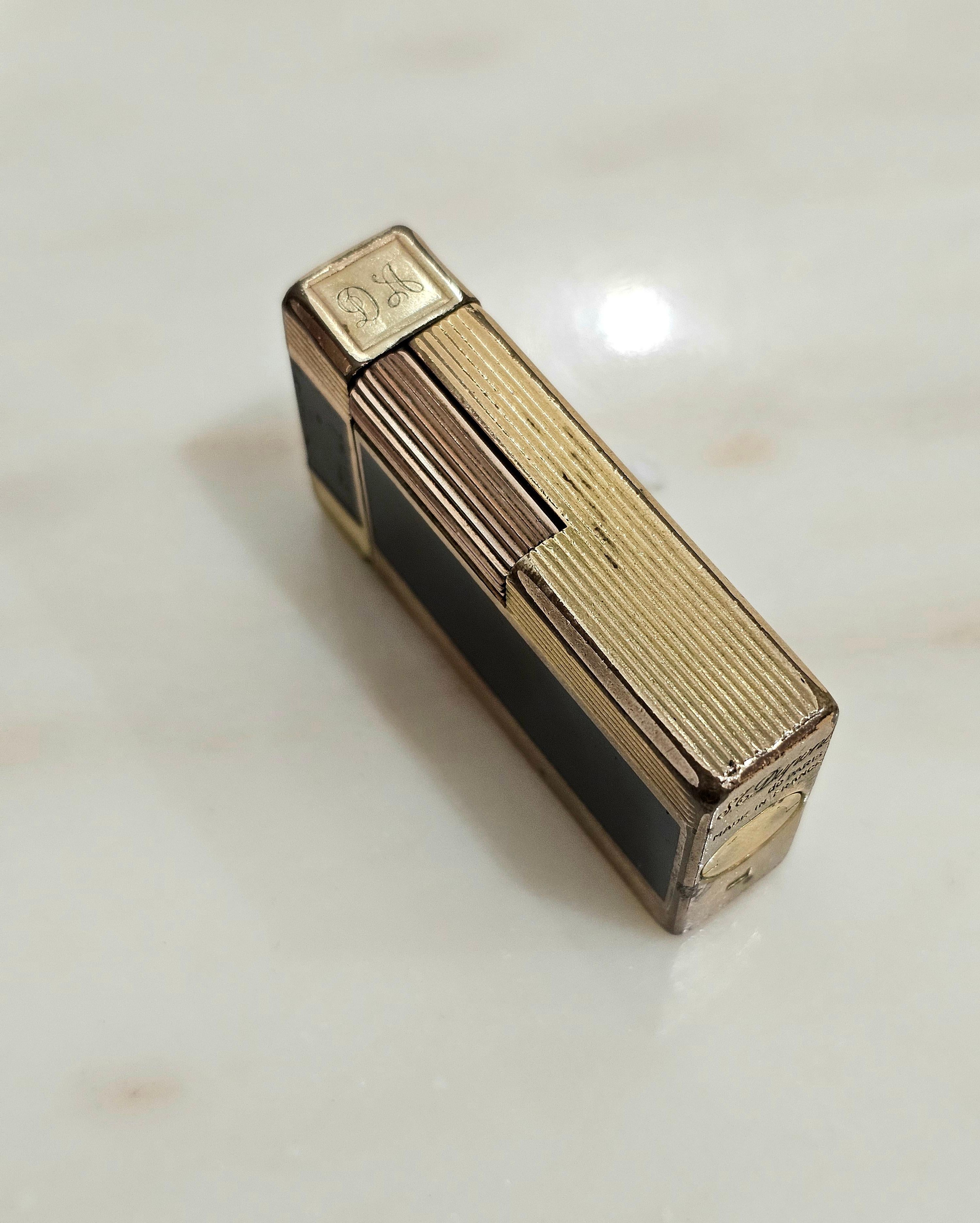 Lighter S.T. Dupont Chinese Lacquer Gold Plated Made In France Midcentury In Good Condition For Sale In Palermo, IT