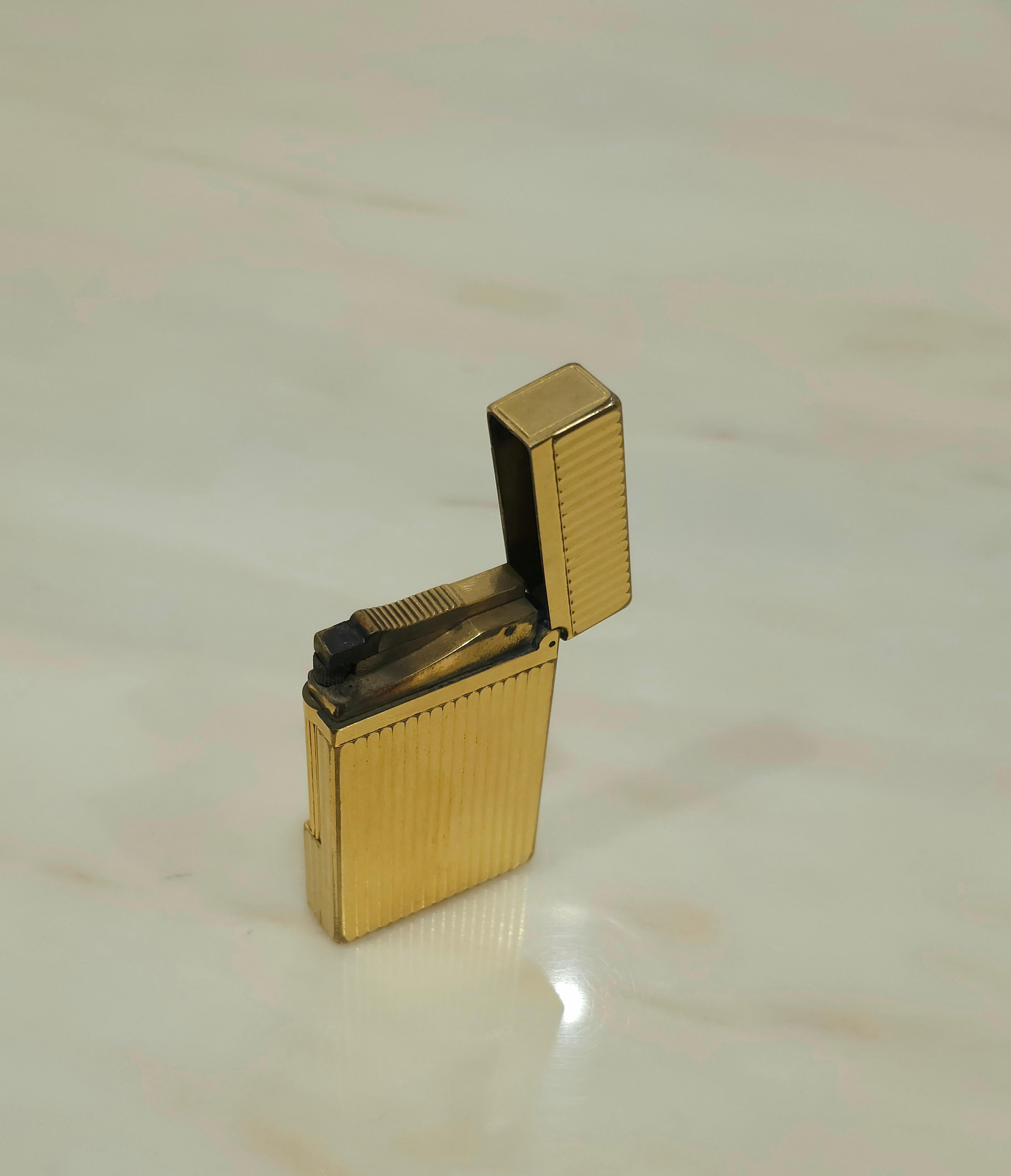 Lighter S.T. Dupont Gold Yellow Line 2 Tobacco Accessories France Midcentury 70s For Sale 2