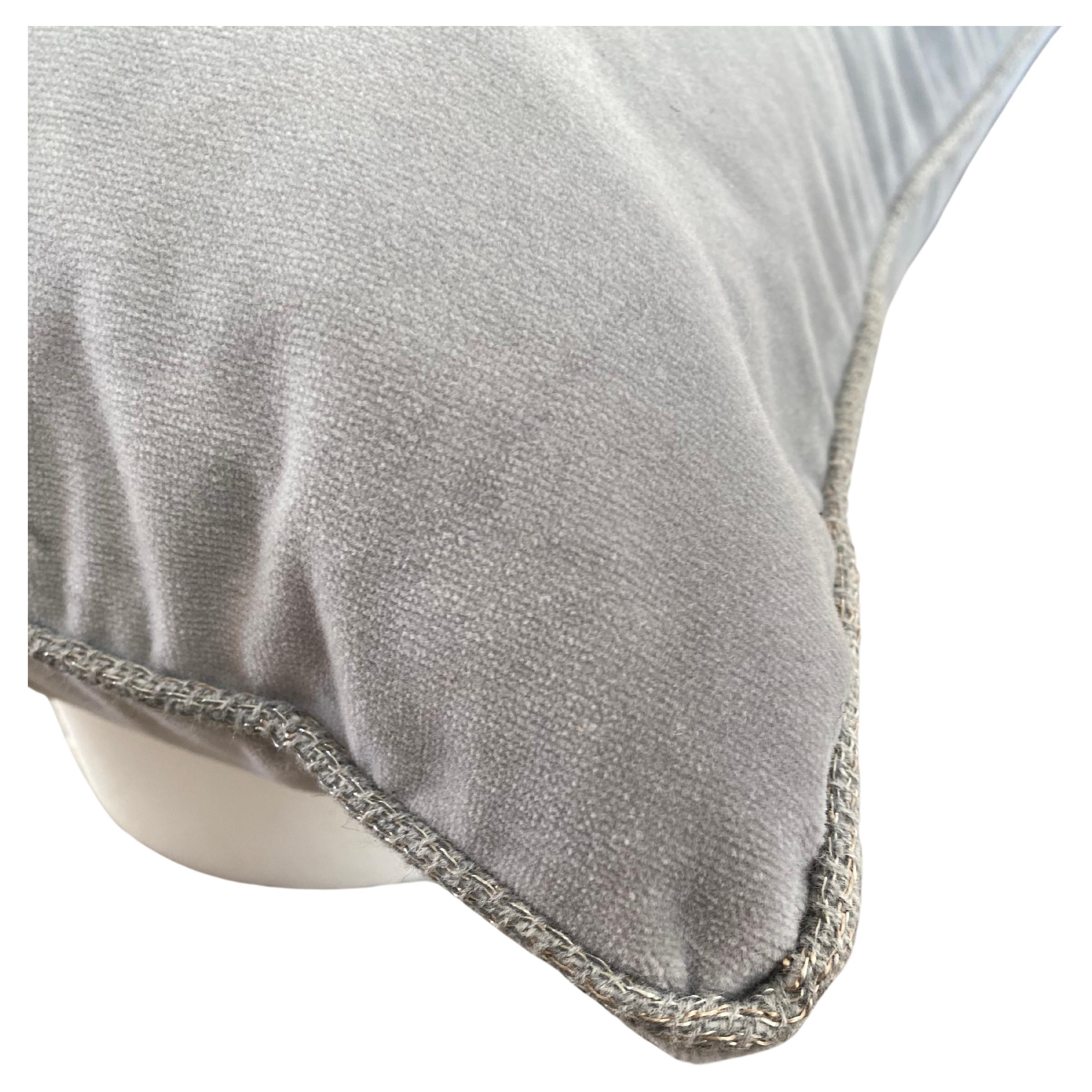 Nord-américain Velours gris brumeux le plus léger des deux côtés avec ceinture gris clair  en vente