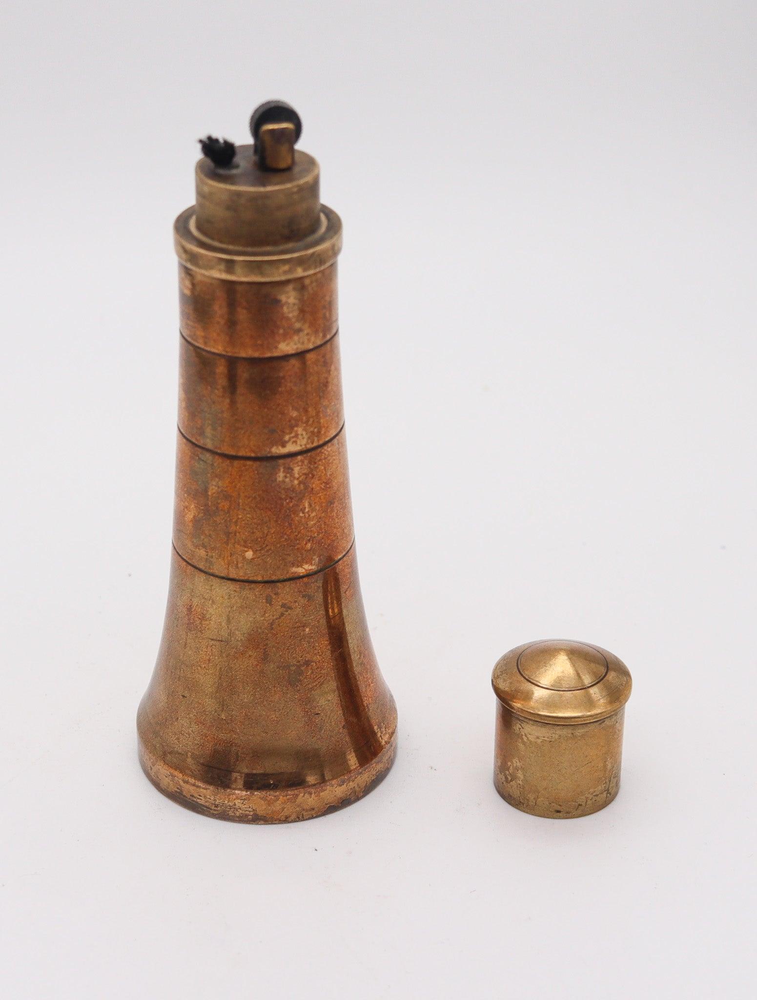 Allemand LIGHTHOUSE Briquet de table de 1930 Bauhaus Art Deco en laiton massif. en vente