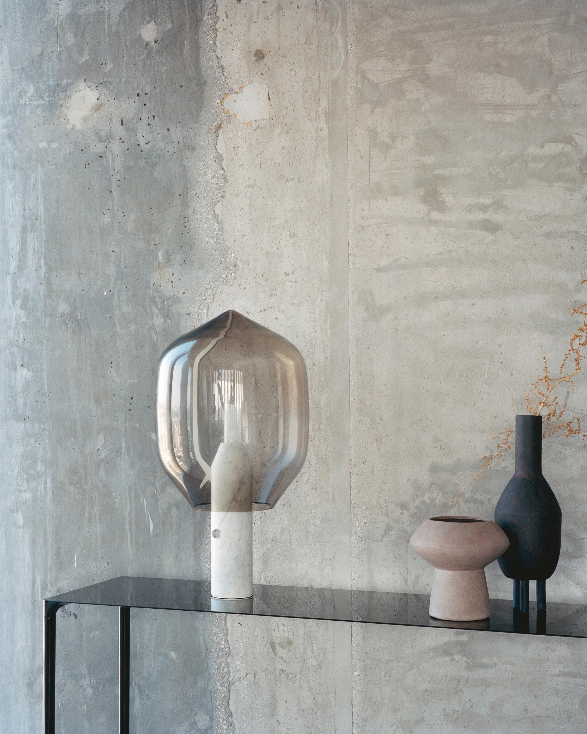 An elegant equation of modern and traditional craftsmanship, the
Lighthouse balances a Venetian mouth blown glass shade on an
industrially engineered aluminium arm, weighted by a marble column.
Ronan and Erwan Bouroullec cleverly draw our attention