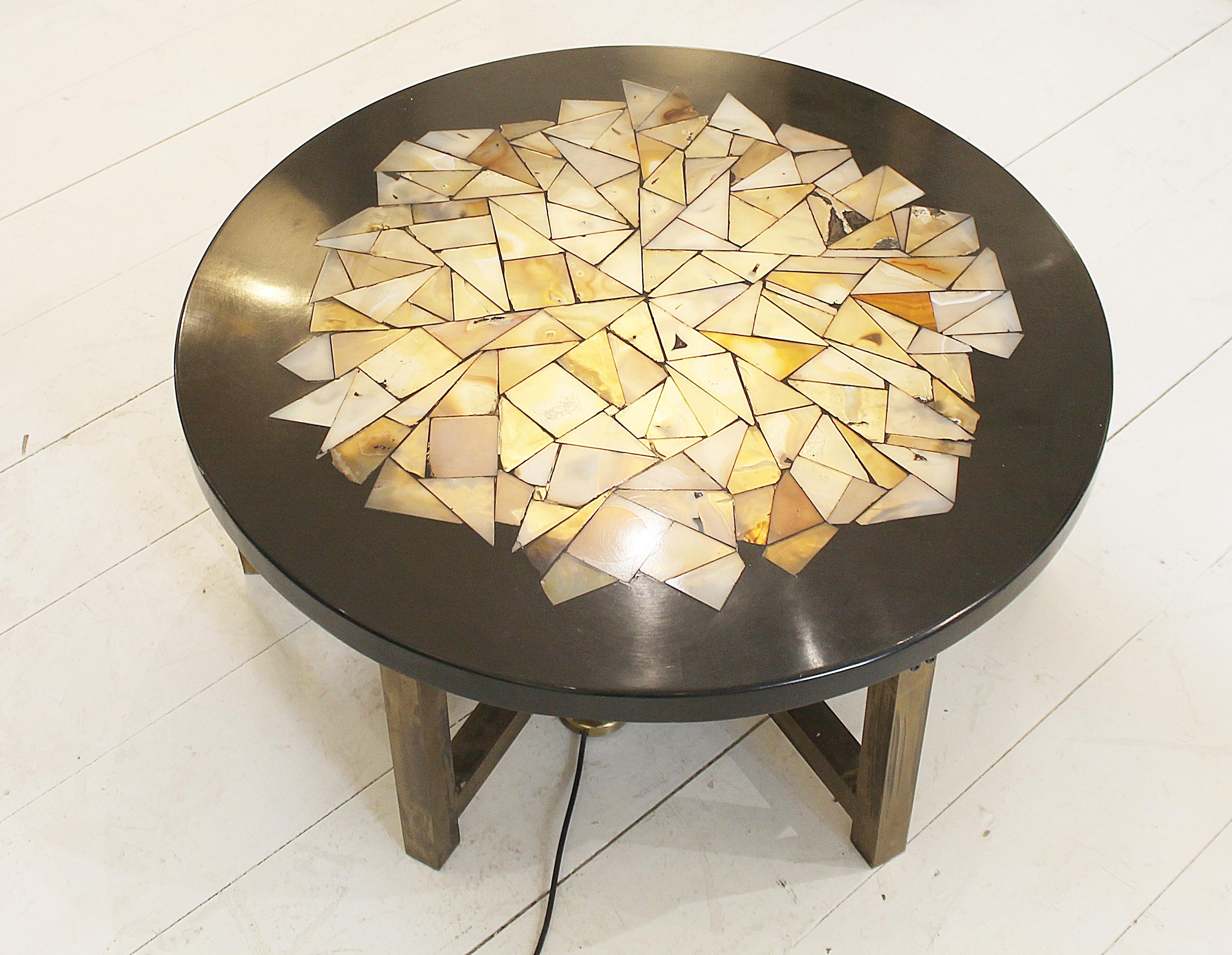 Lighting coffee table in resin by Ado Chale - Belgium.