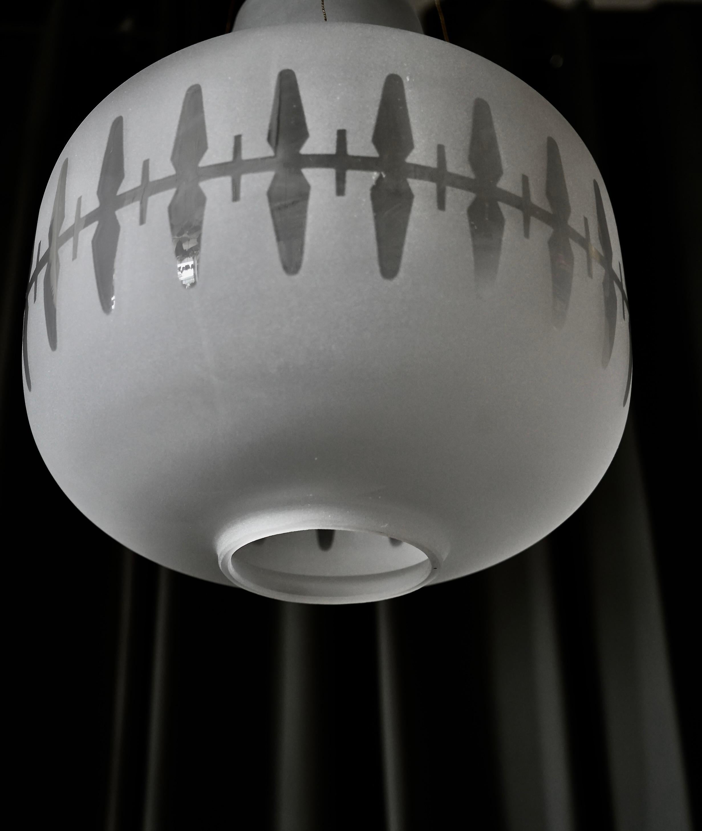 Milieu du XXe siècle Suspension d'éclairage  par Harald Notini pour Arvid Böhlmarks Lampfabrik / 2 disponibles en vente
