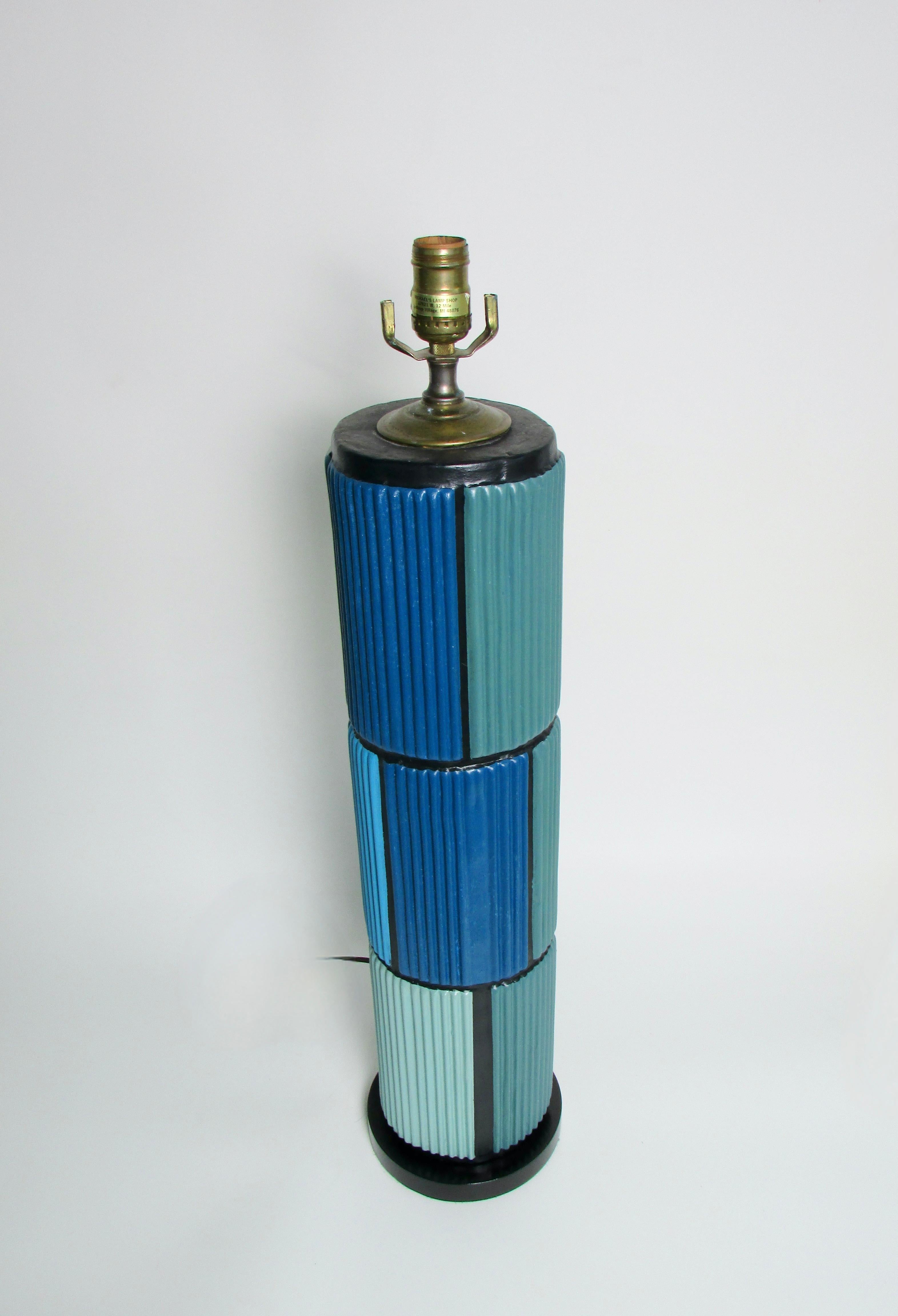 20ième siècle Lampe de table haute bleue en vente