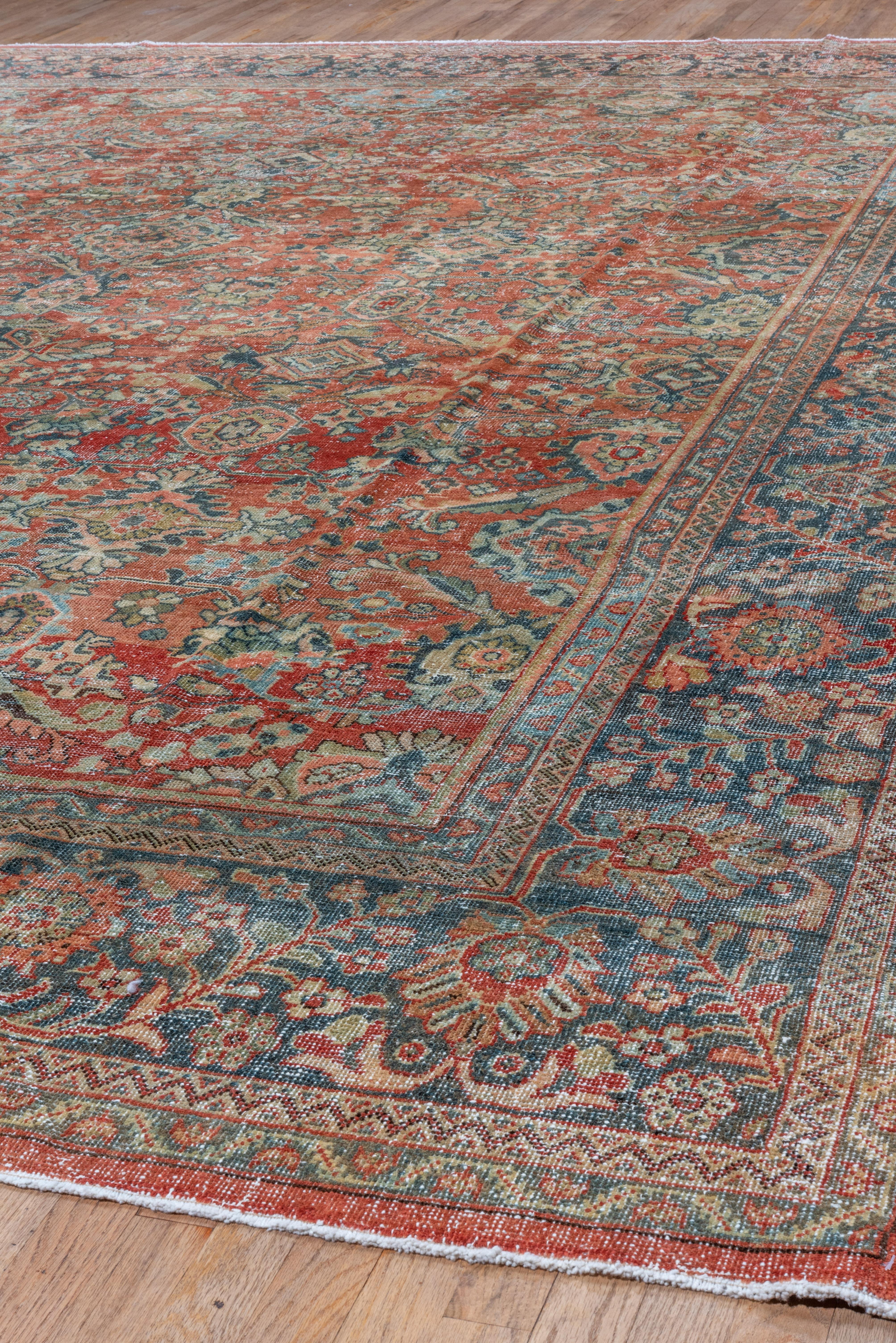Leichter antiker persischer Mahal-Teppich im Used-Stil, rotes All-Over-Feld, Teal-Akzente (Persisch)