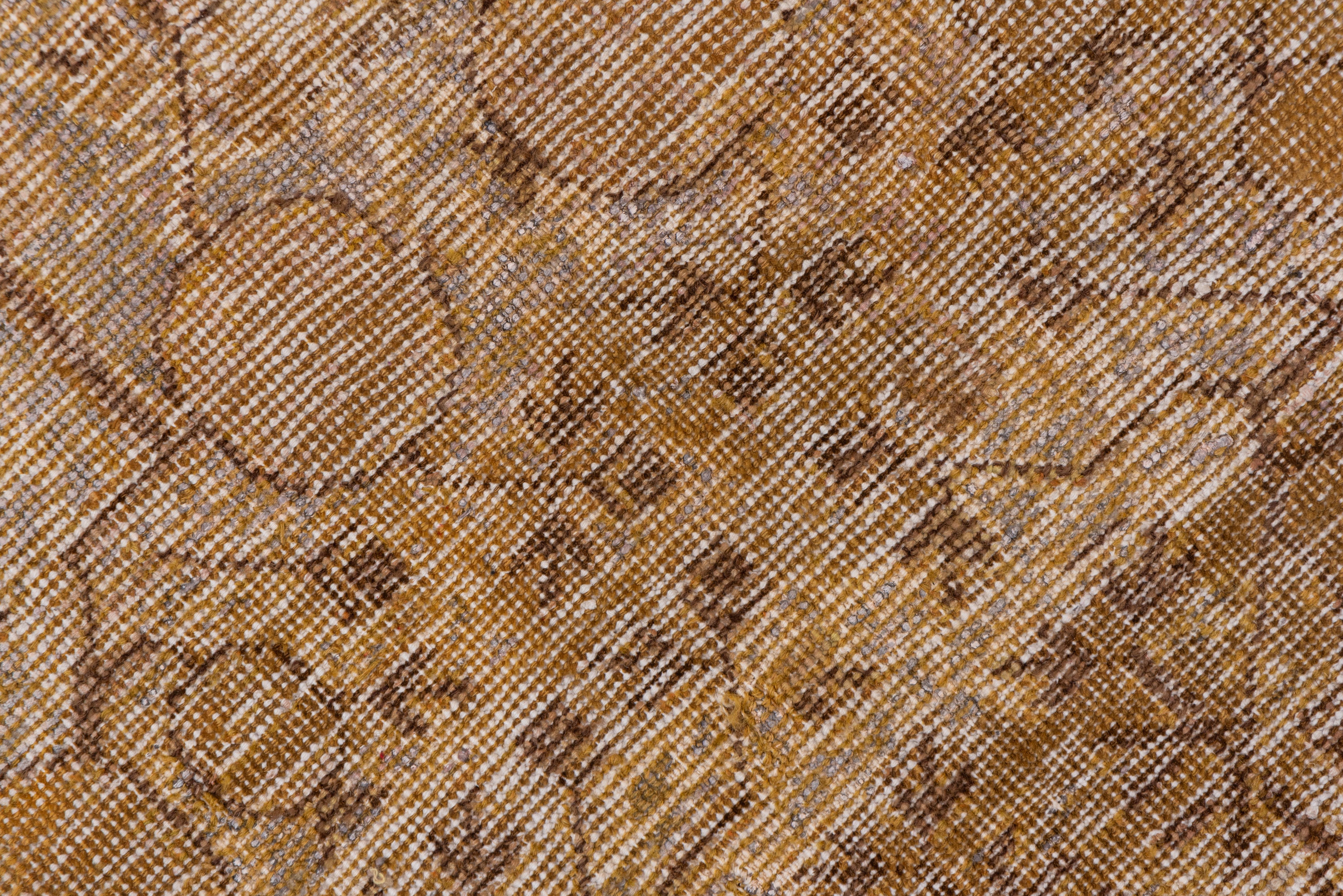 Alfombra antigua Khotan dorada ligeramente desgastada, alrededor de 1910 Anudado a mano en venta