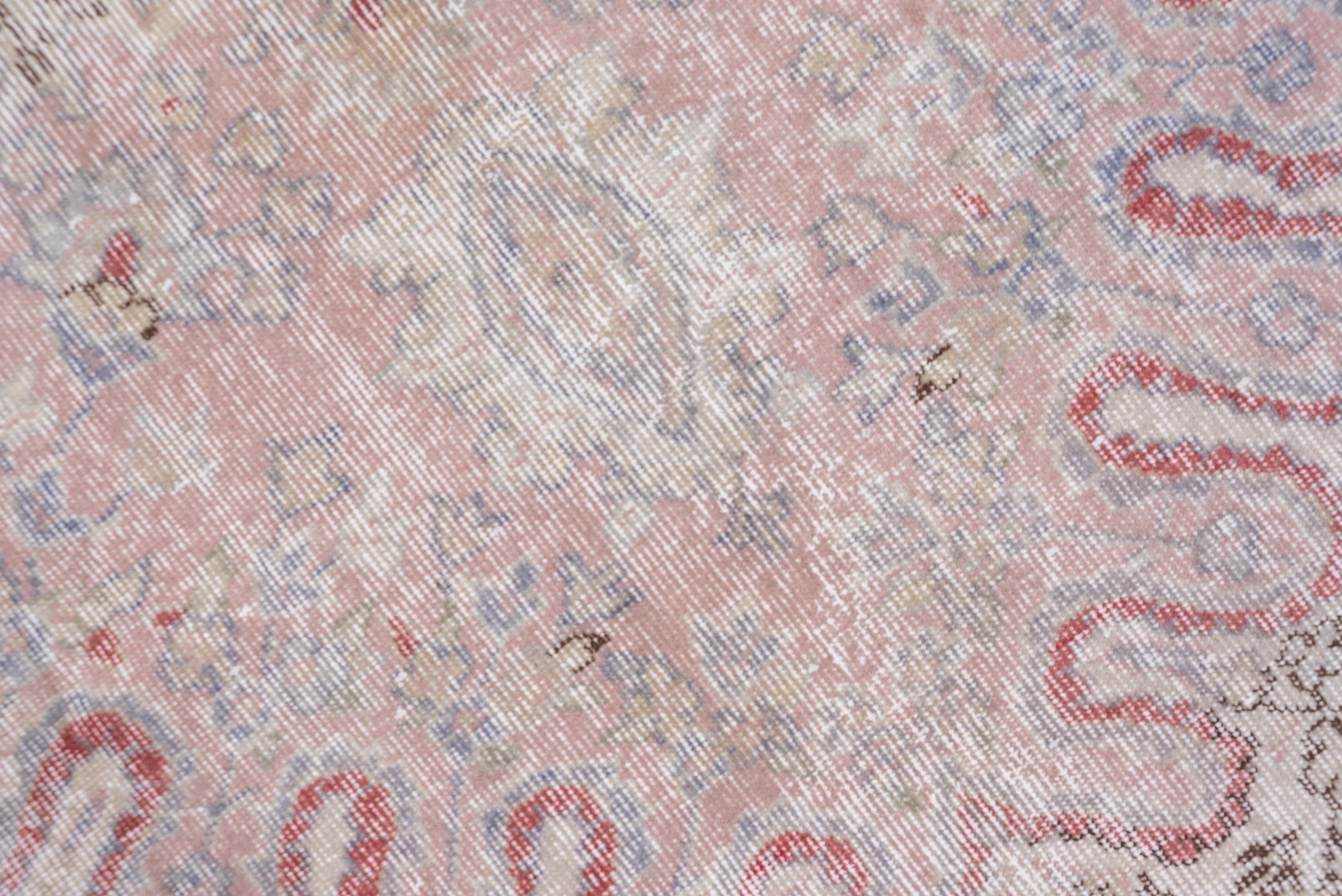 Türkischer Sparta-Teppich mit leichter Abnutzung:: weiche Farben im Zustand „Gut“ im Angebot in New York, NY