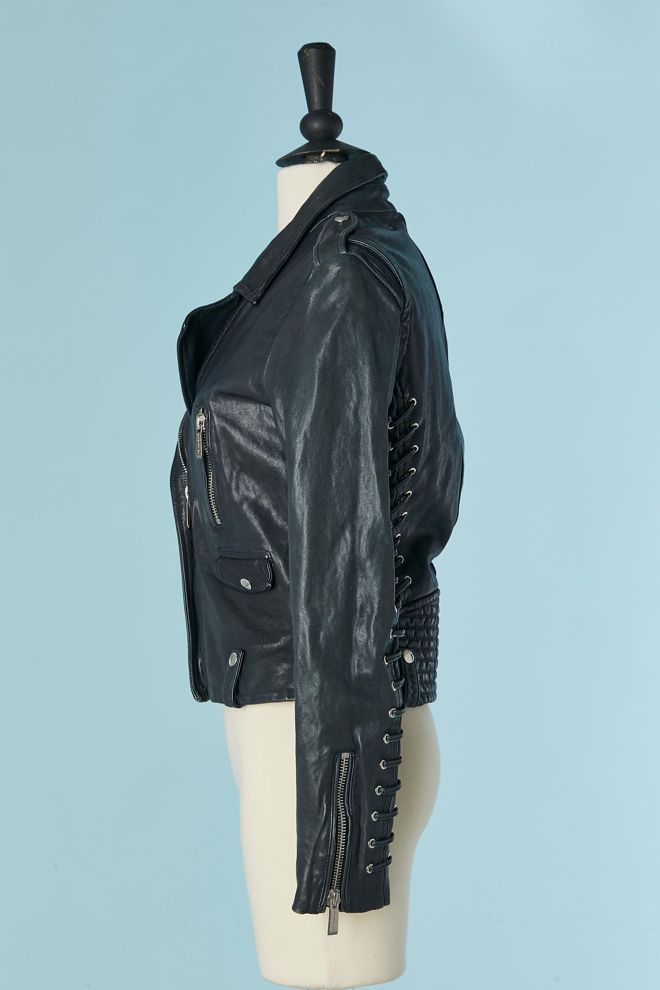 Giacca biker in pelle nera leggermente padellata con lacci in pelle BARBARA BUI New in vendita 1