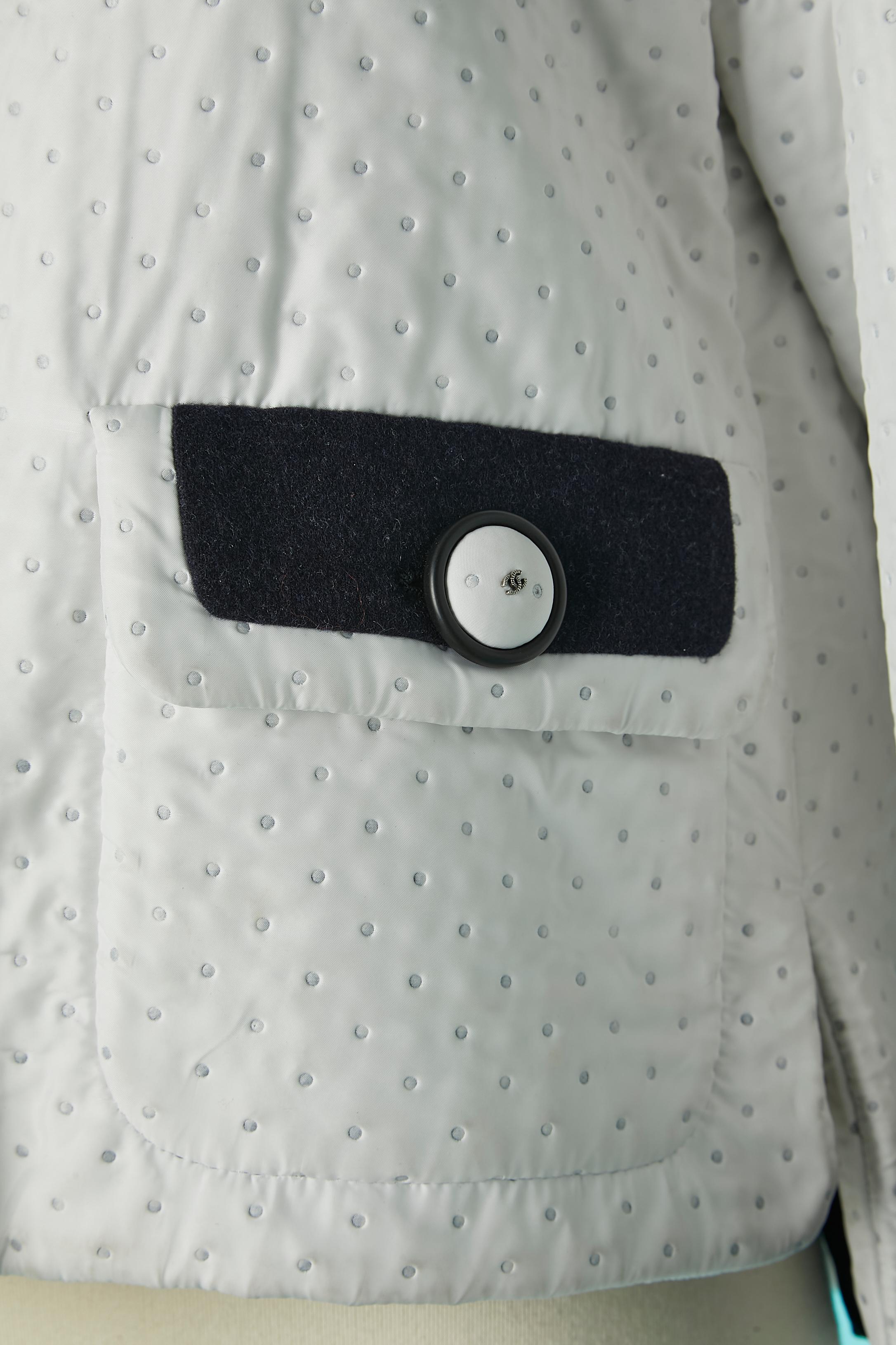 Veste à simple boutonnage, légèrement paddée, avec empiècement en laine et points argentés Chanel  Pour femmes en vente