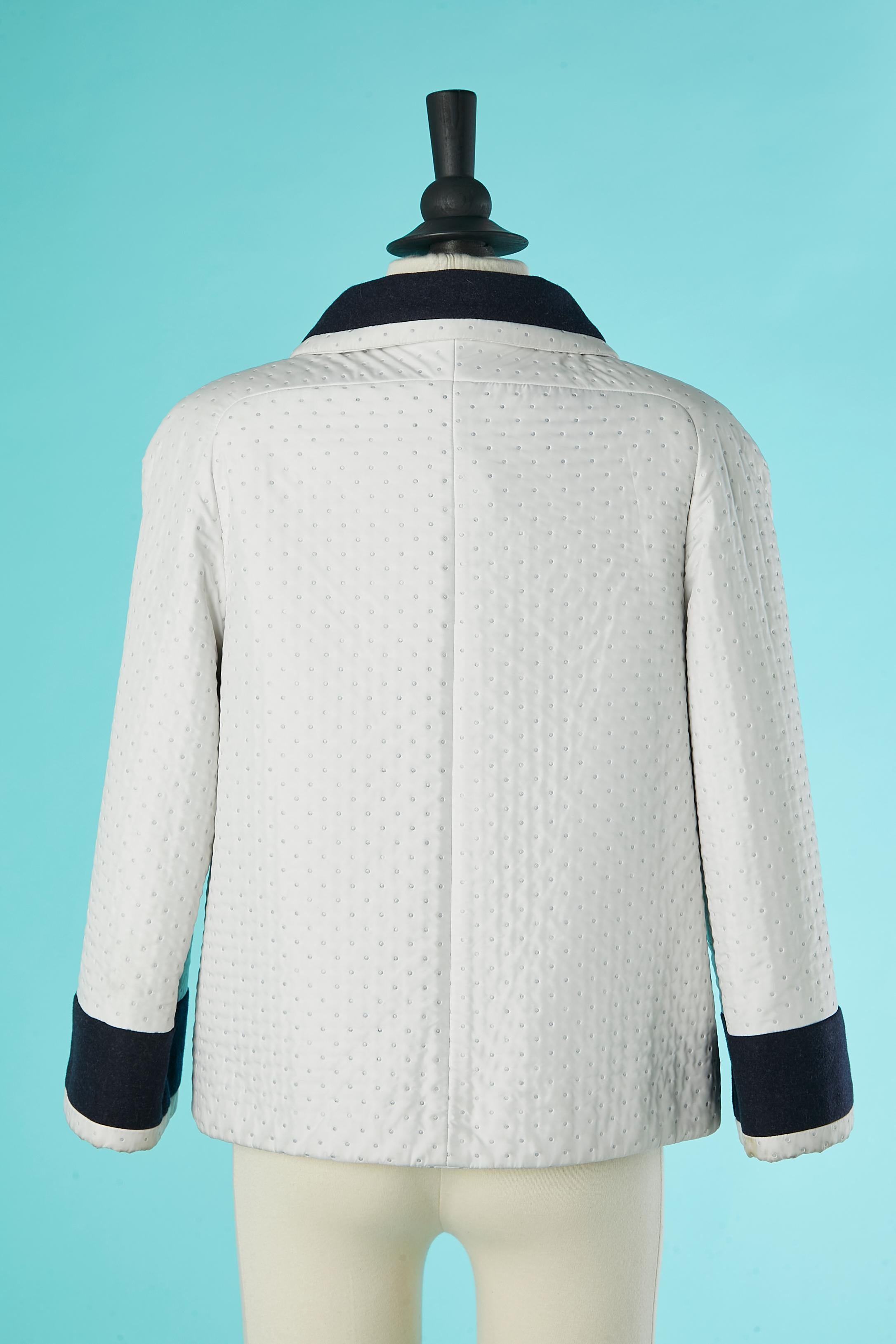 Veste à simple boutonnage, légèrement paddée, avec empiècement en laine et points argentés Chanel  en vente 2