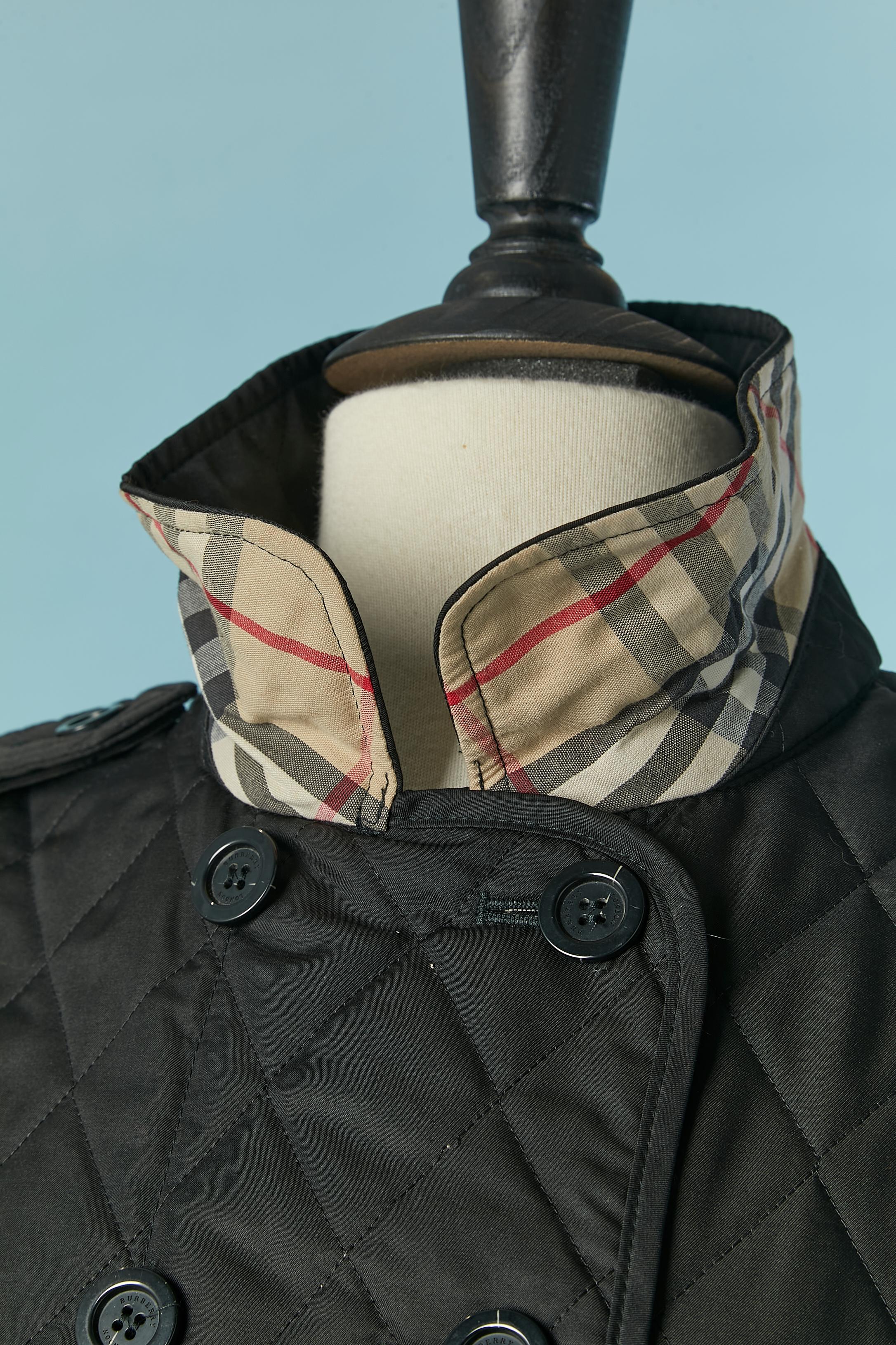 Noir Veste noire légèrement matelassée avec doublure en tartan Burberry London en vente