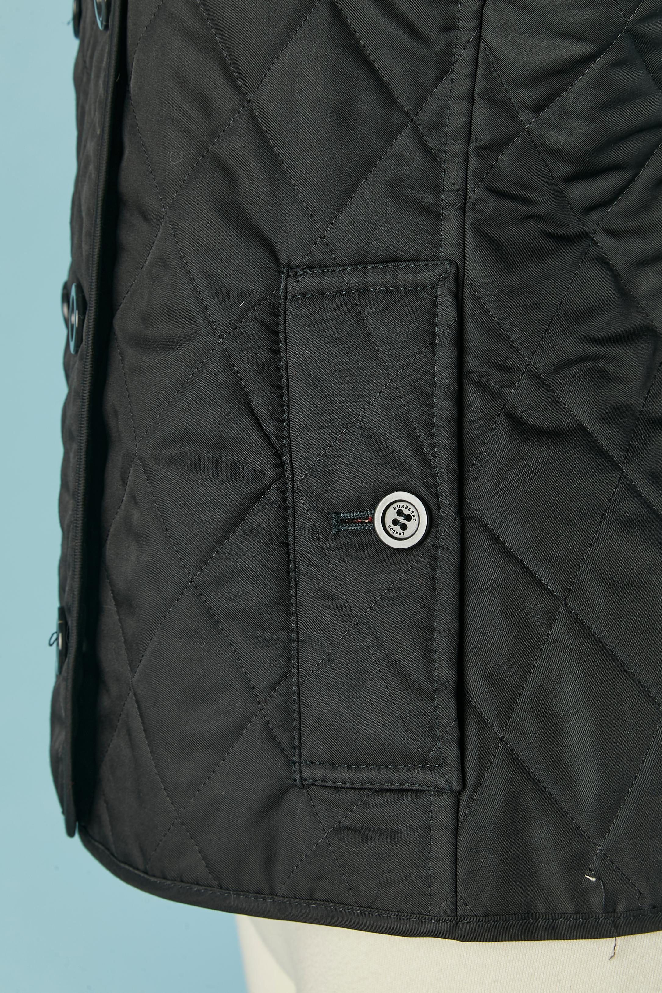 Veste noire légèrement matelassée avec doublure en tartan Burberry London Pour femmes en vente