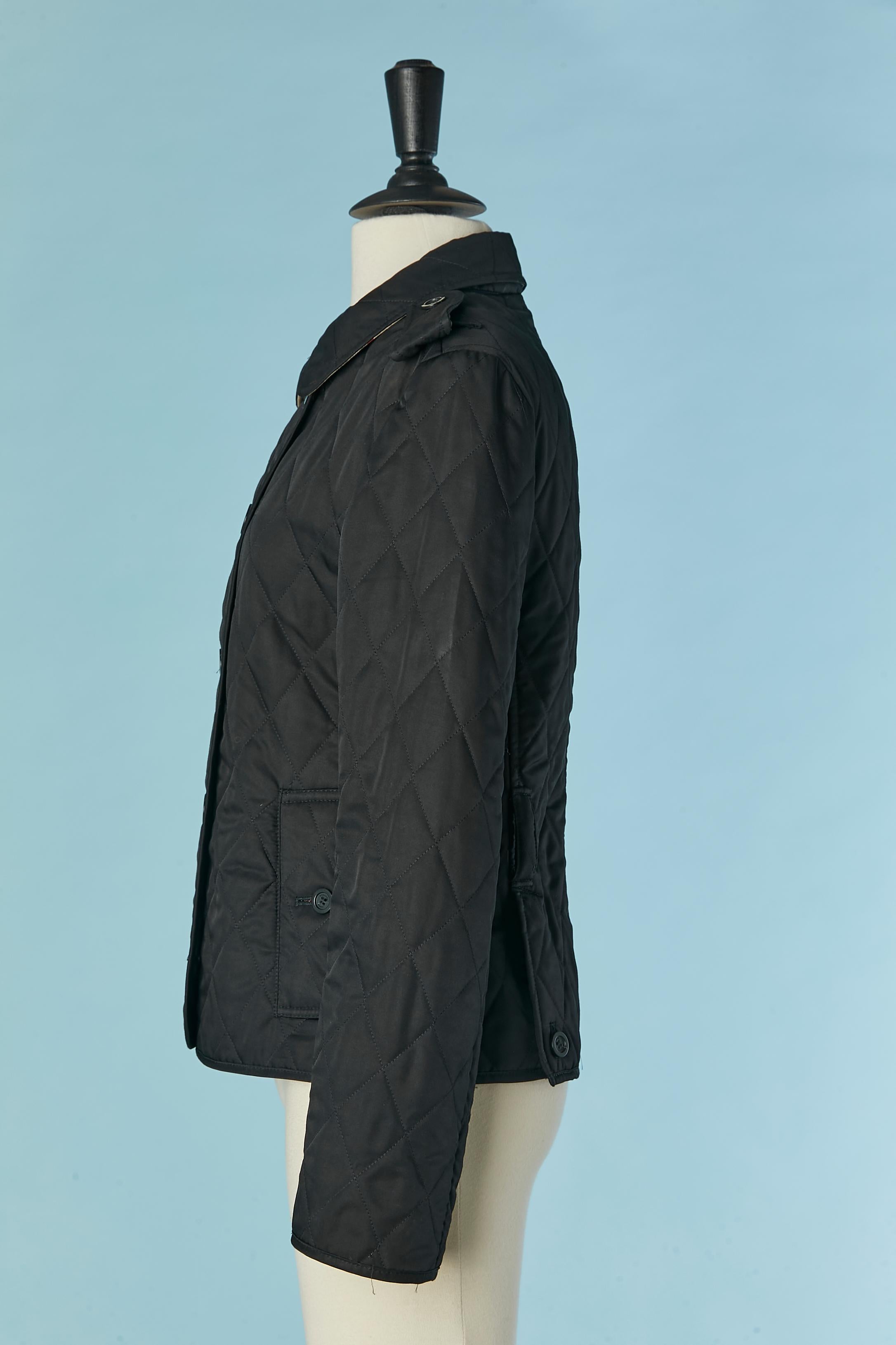 Veste noire légèrement matelassée avec doublure en tartan Burberry London en vente 2