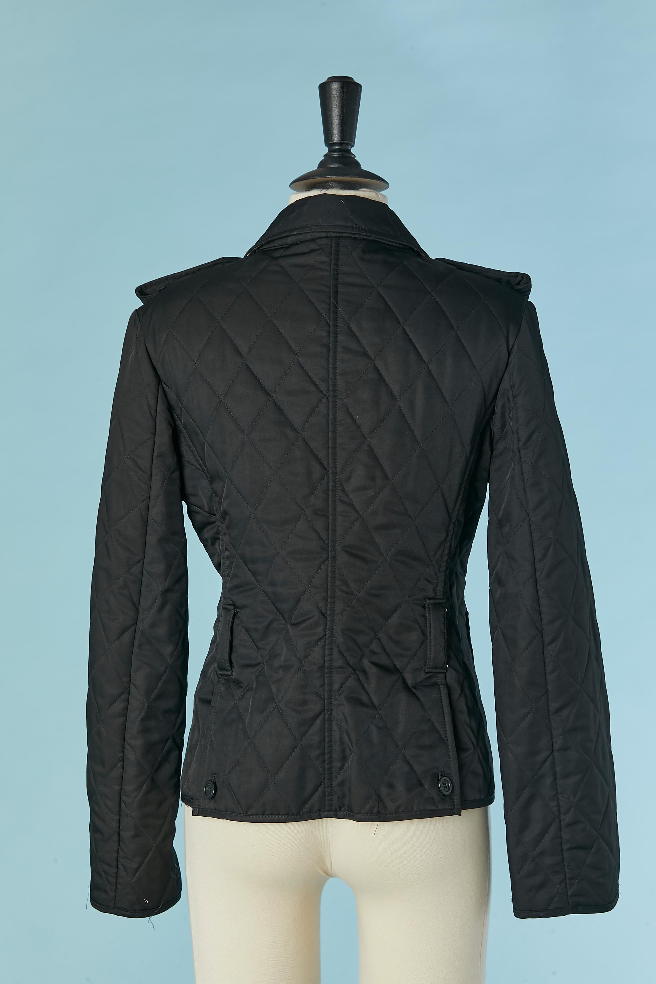 Veste noire légèrement matelassée avec doublure en tartan Burberry London en vente 3