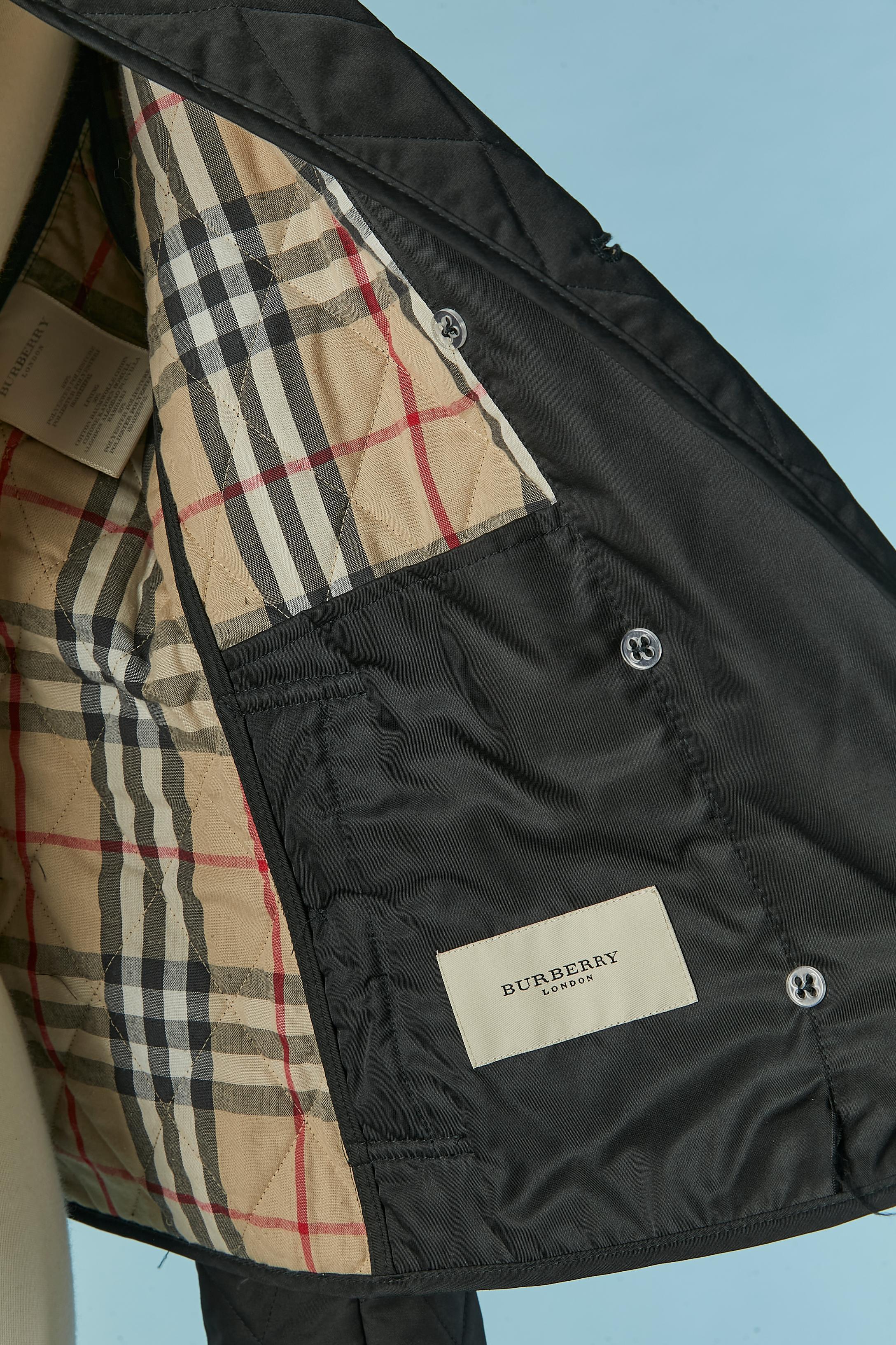 Veste noire légèrement matelassée avec doublure en tartan Burberry London en vente 4