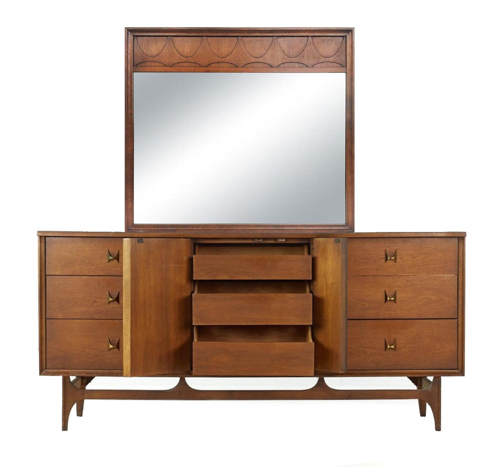 Lightly Restored Broyhill Brasilia Walnut & Brass 9-Drawer Long Dresser & Mirror In Good Condition For Sale In Philadelphia, PA