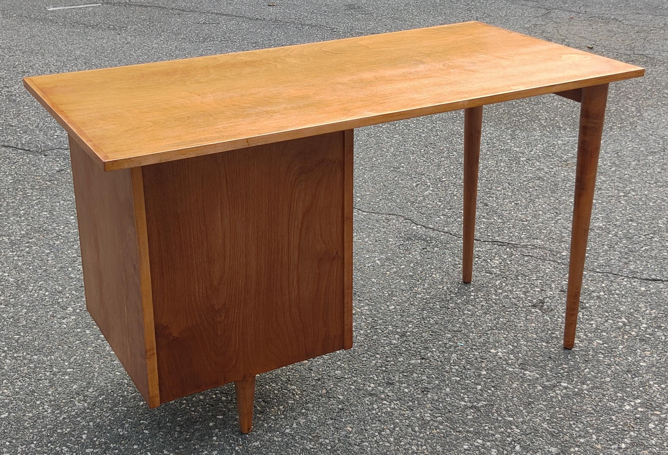 Mid-20th Century Restored Rare Early Florence Knoll Model 17 Louvered Maple Desk Signed Madison For Sale