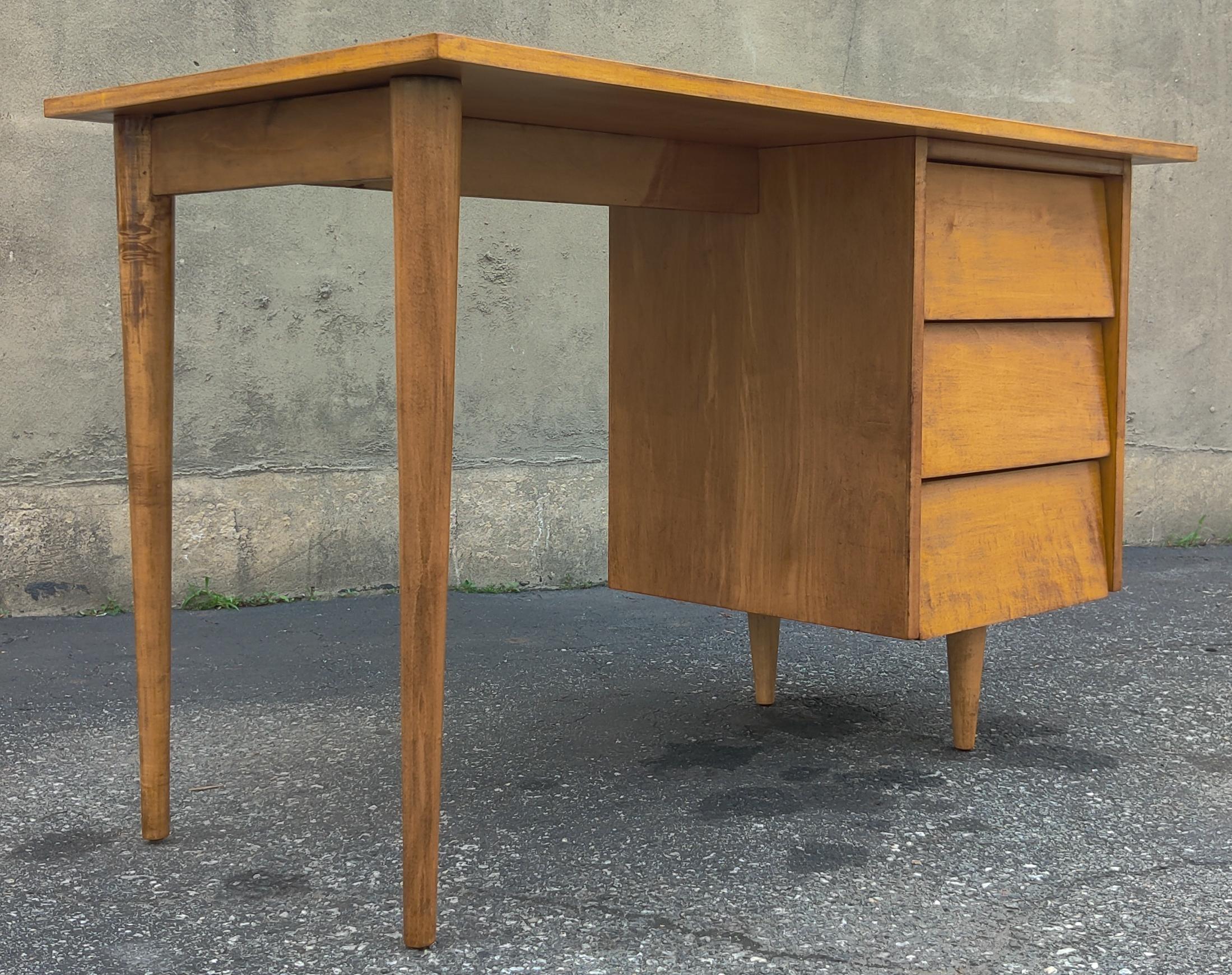 Restored Rare Early Florence Knoll Model 17 Louvered Maple Desk Signed Madison For Sale 3