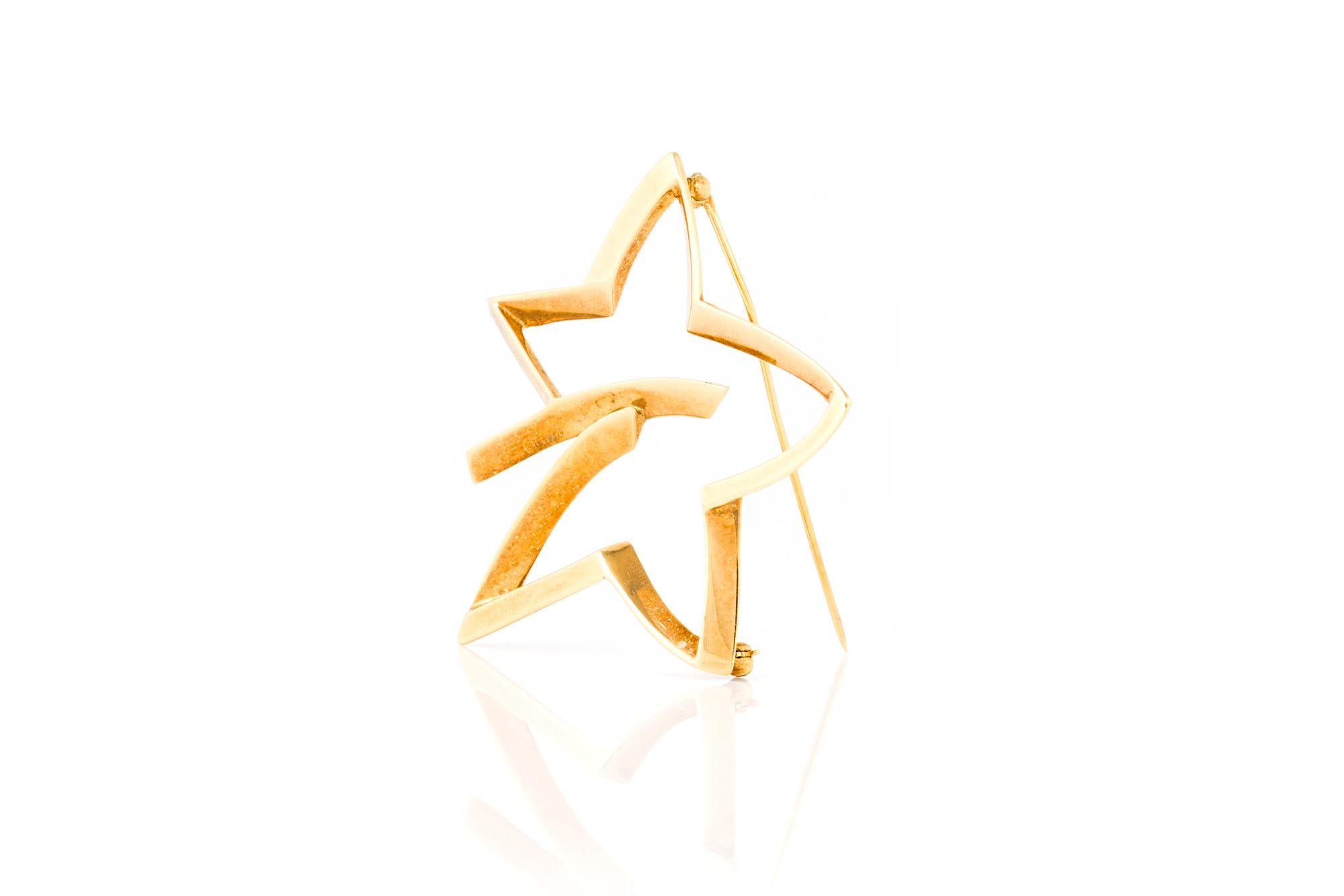 The brooch is finely crafted in 18k yellow gold and weighing approximately total of 15.9 dwt.