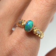Ring aus 18-karätigem Gold mit australischem Solid Black Opal aus Lightning Ridge und Baguette-Diamanten