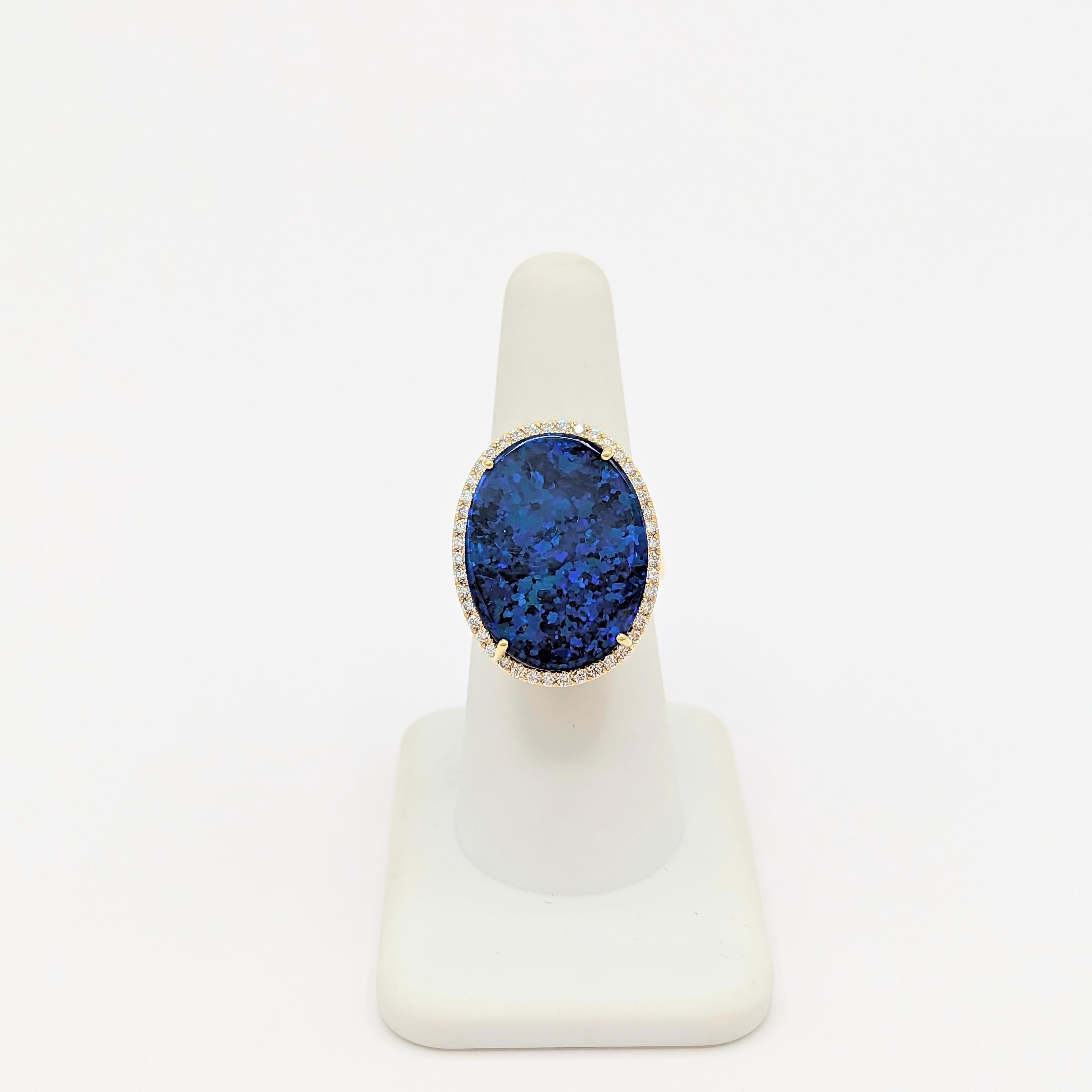 Lightning Ridge Black Opal and White Diamond Cocktail Ring in 18K Yellow Gold In New Condition For Sale In Los Angeles, CA