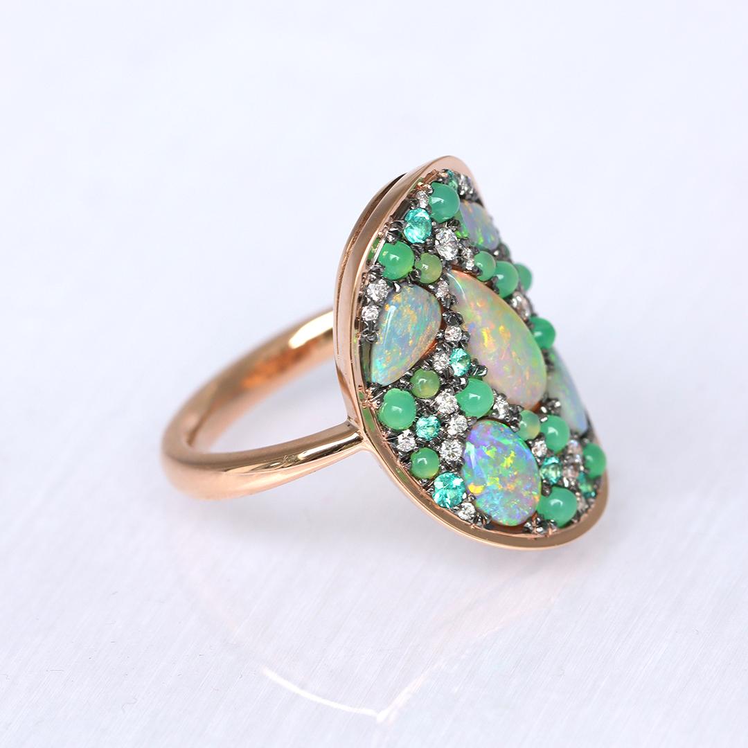Lightning Ridge Opal Chrysophrase Paraiba Tourmaline White Diamond Mosaic Ring In New Condition For Sale In Antwerp, BE
