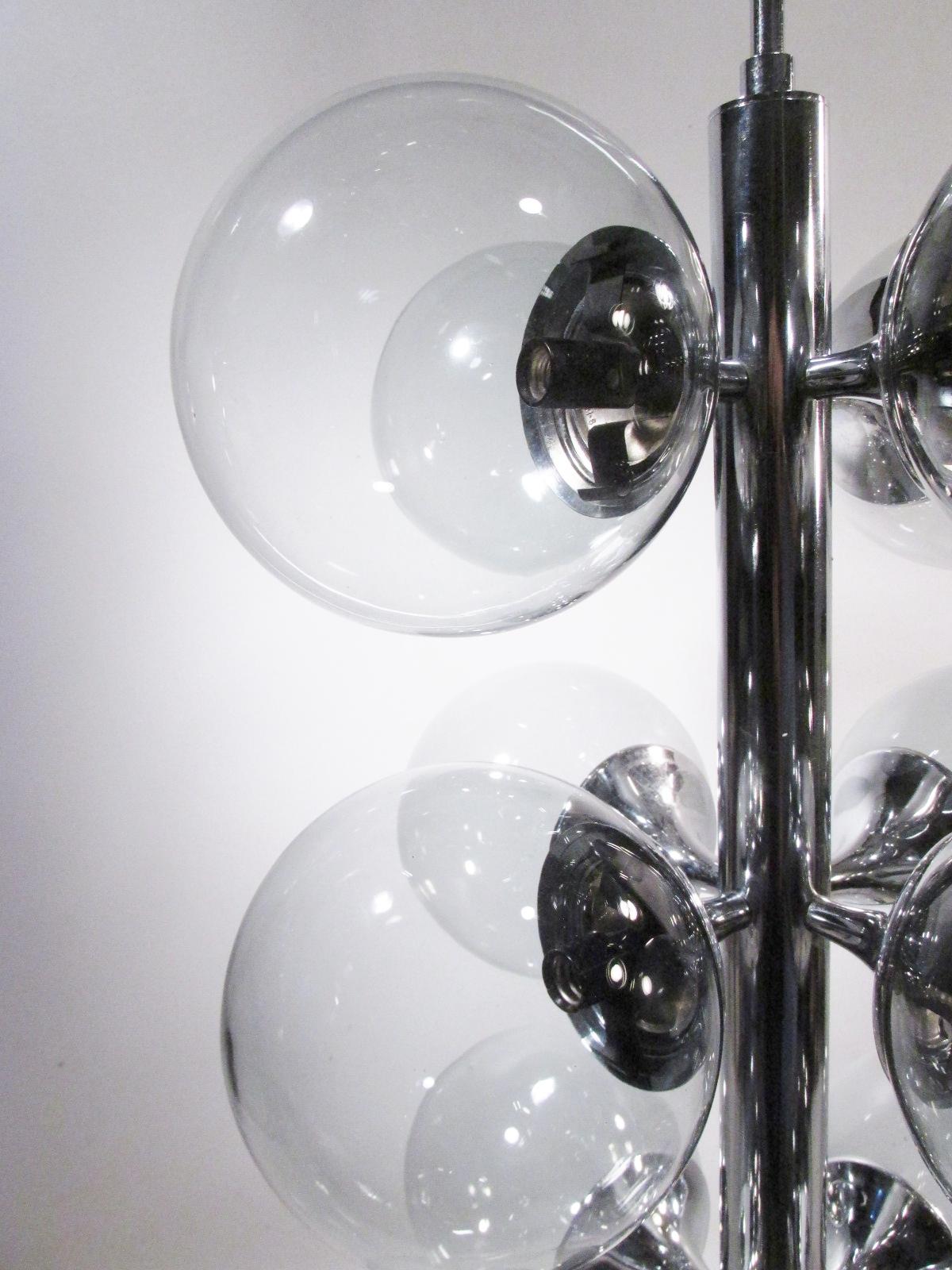 Lightolier 12 Ball Light Chrome Bubble Sputnik Molecule Chandelier In Good Condition For Sale In Denver, CO