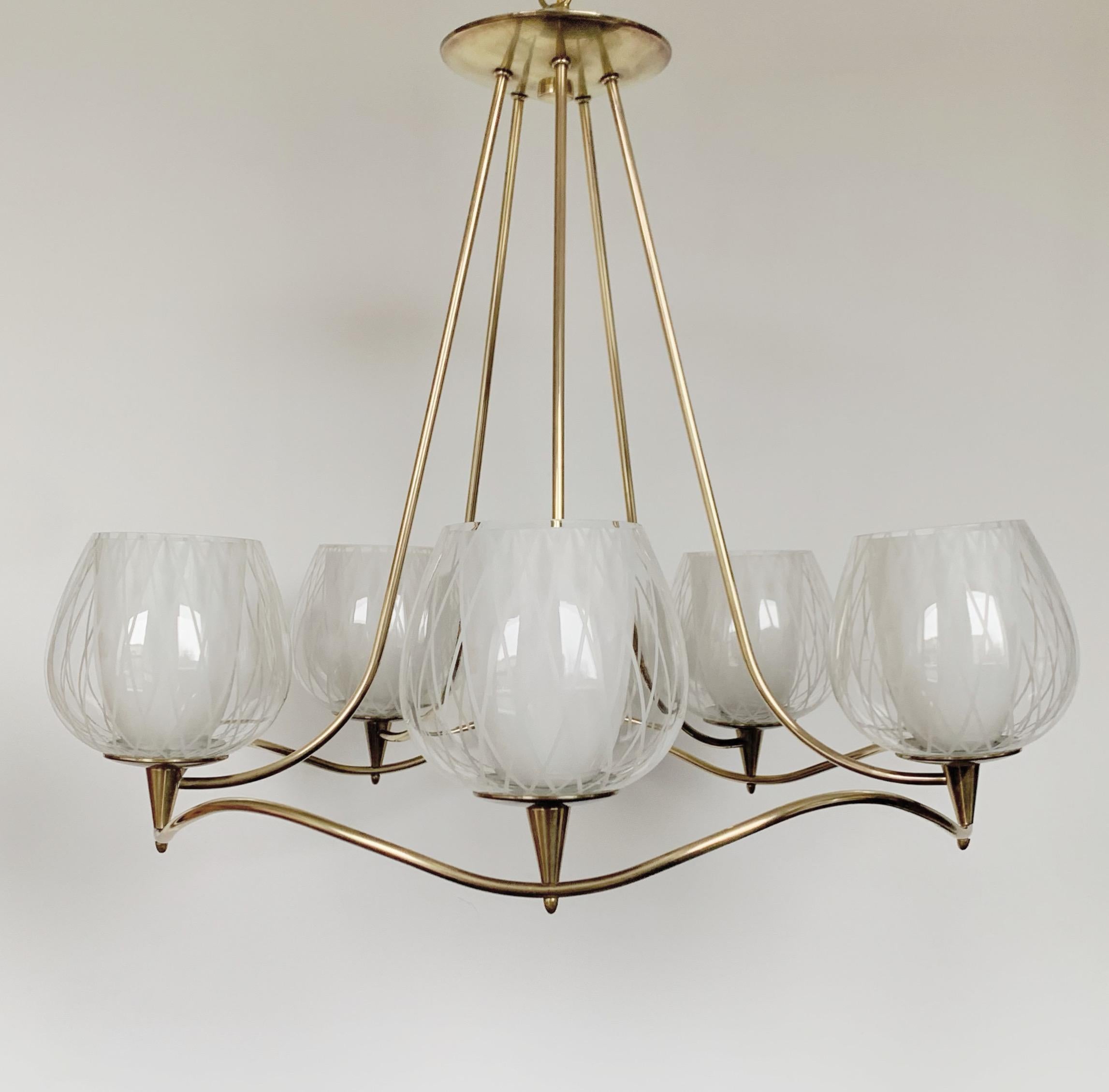 Lightolier 5-Arm Chandelier 1950s In Good Condition For Sale In Pittsburgh, PA