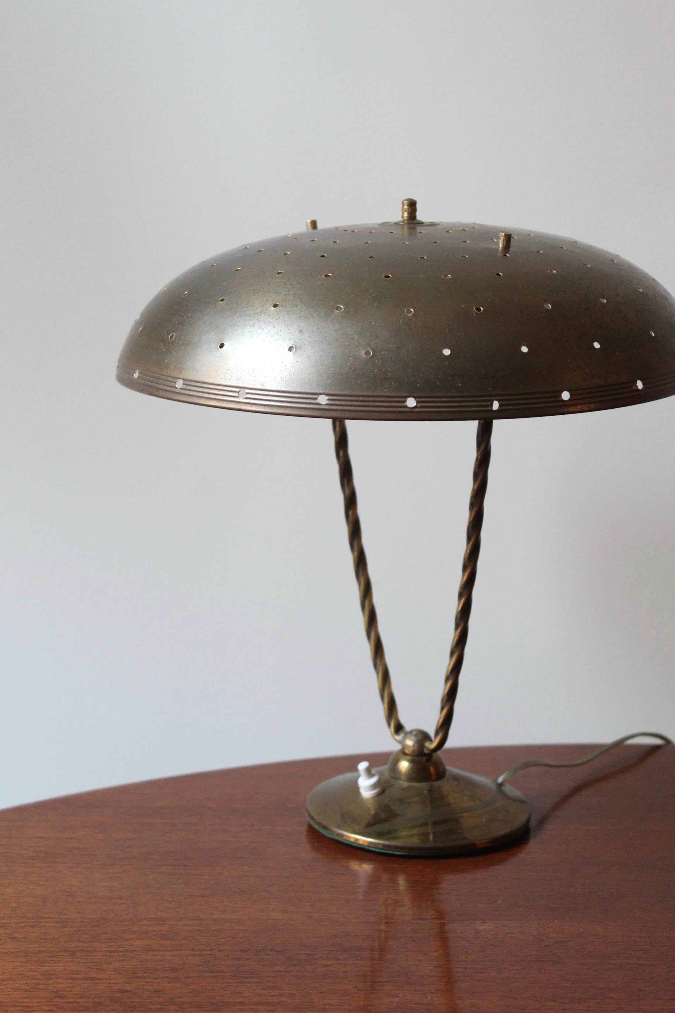 Lightolier Attribution, Table Lamp / Desk Light, Brass, United States, 1950s In Good Condition In High Point, NC