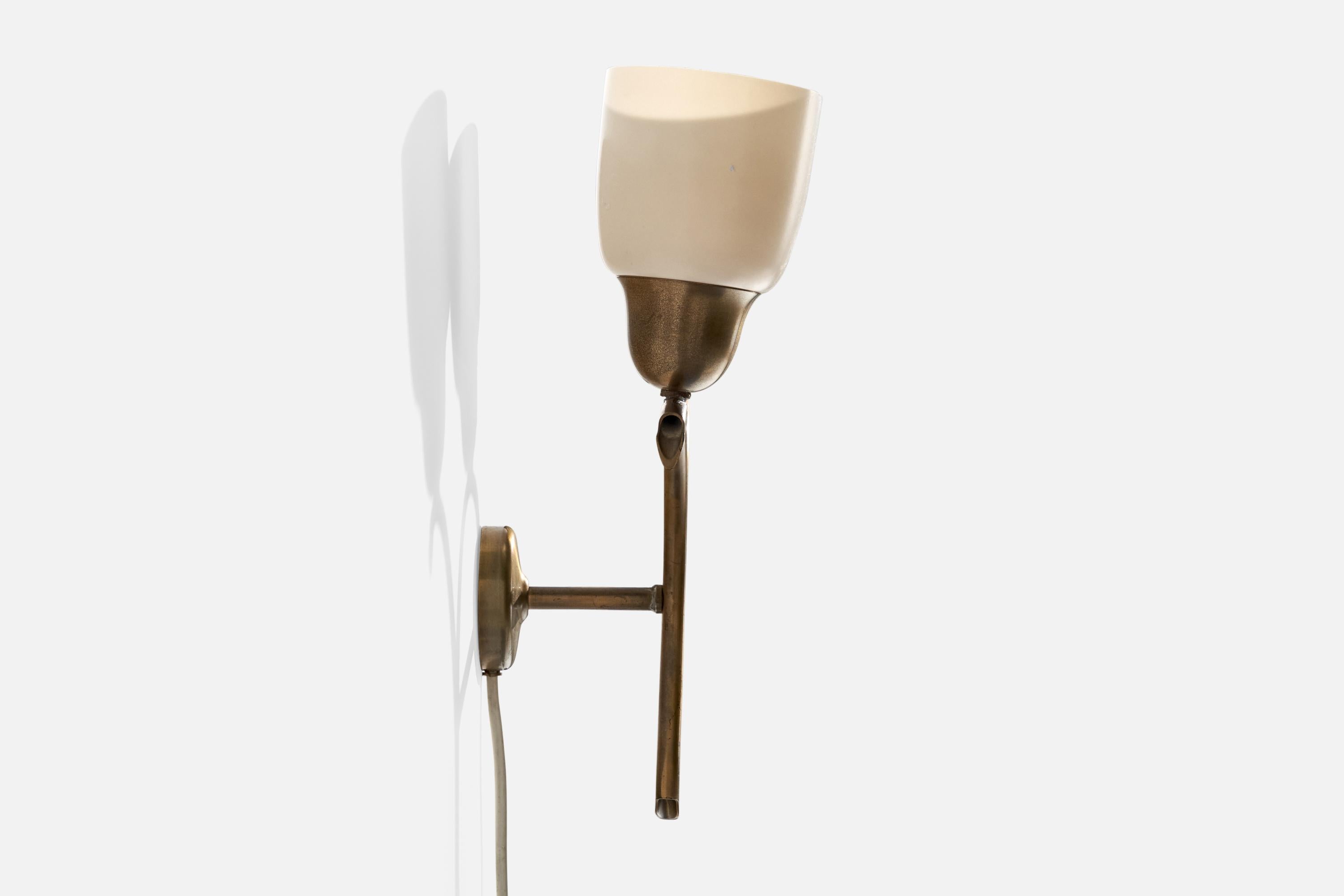 Américain Lightolier Attribution, applique murale, laiton, verre, États-Unis, années 1950 en vente