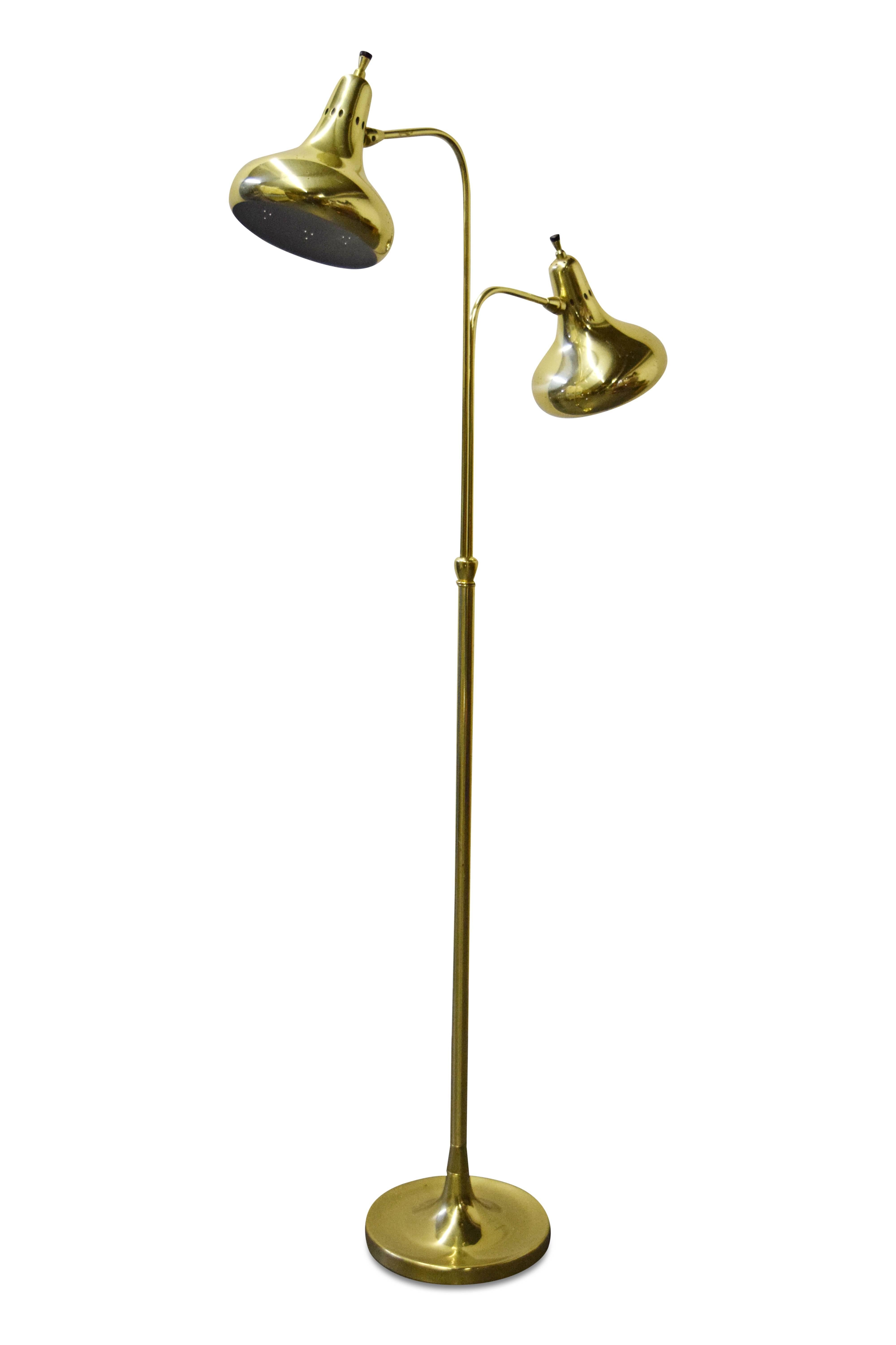Lightolier Brass Dual Headed Floor Lamp In Excellent Condition For Sale In Middlesex, NJ