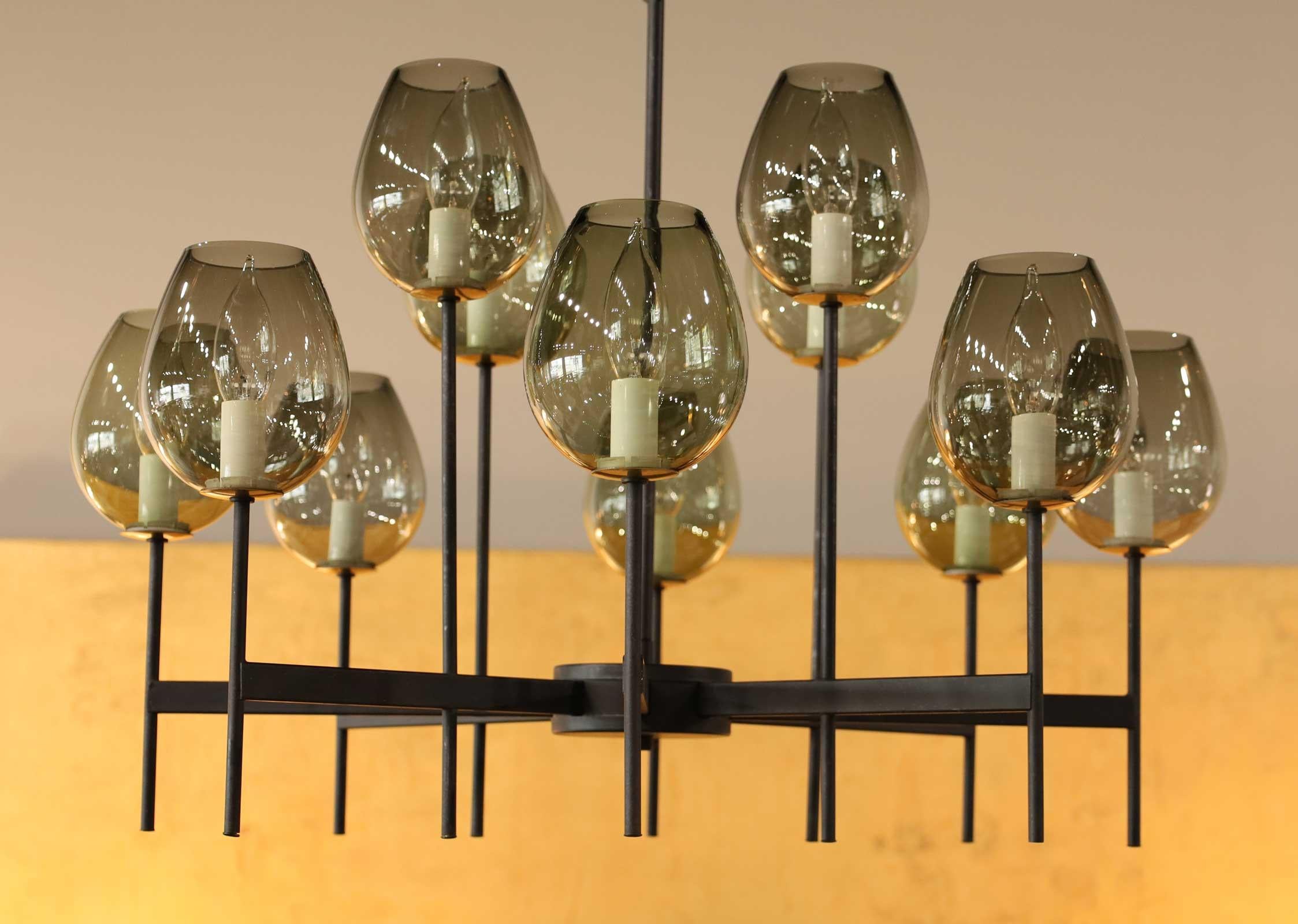 Mid-Century Modern Lightolier Chandelier with Eight Arms and 16 Glass Bulbs For Sale