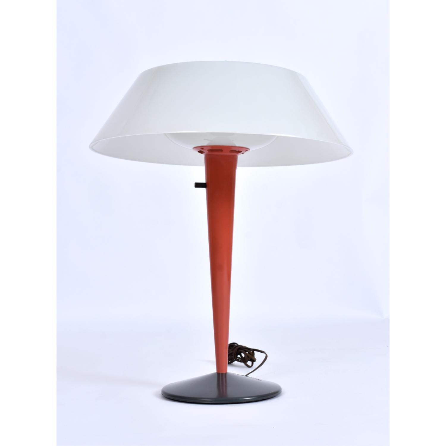 Mid-Century Modern Lightolier Cone Shaped Mauve Color Table Lamp with Mushroom Shade