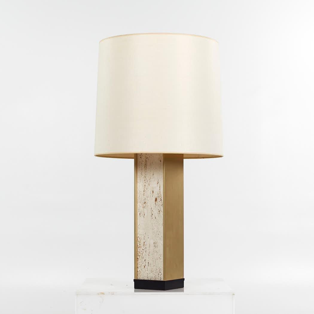 Mid-Century Modern Lampe Lightolier mi-siècle en laiton et travertin en vente