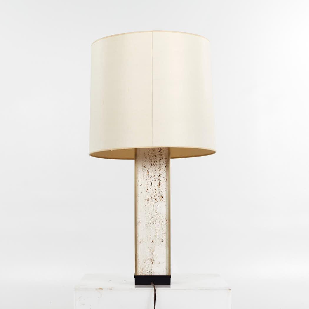 Lampe Lightolier mi-siècle en laiton et travertin Bon état - En vente à Countryside, IL