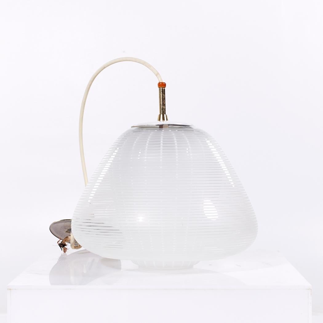 Mid-Century moderno Lightolier - Lampada a sospensione in vetro del Medioevo in vendita