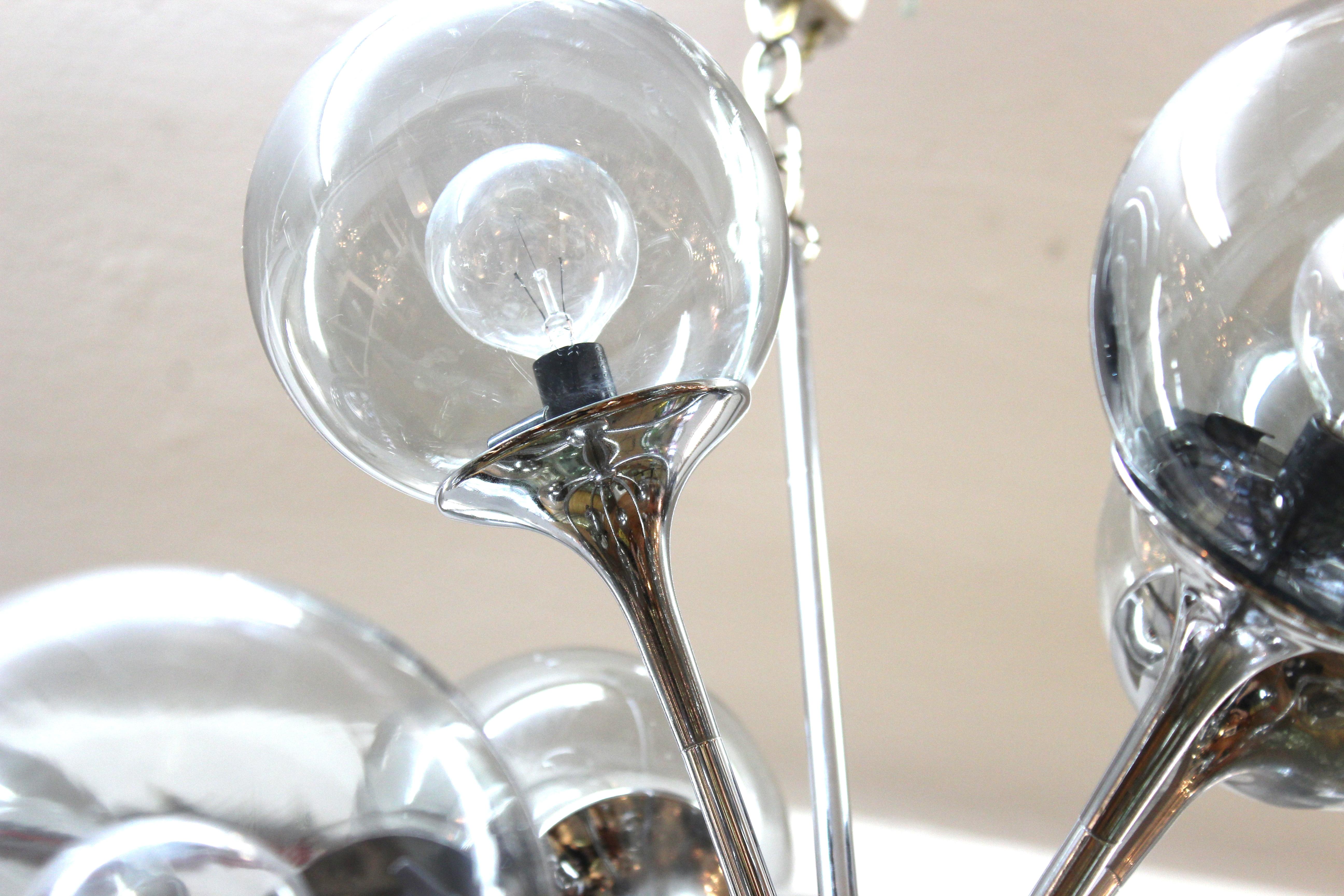 Lightolier Mid-Century Modern Chrome Sputnik Chandelier with Glass Shades In Good Condition In New York, NY