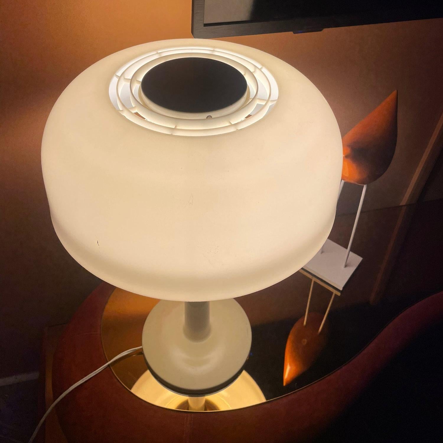 Lightolier Mid-Century Modern White Mushroom Table Lamp 2