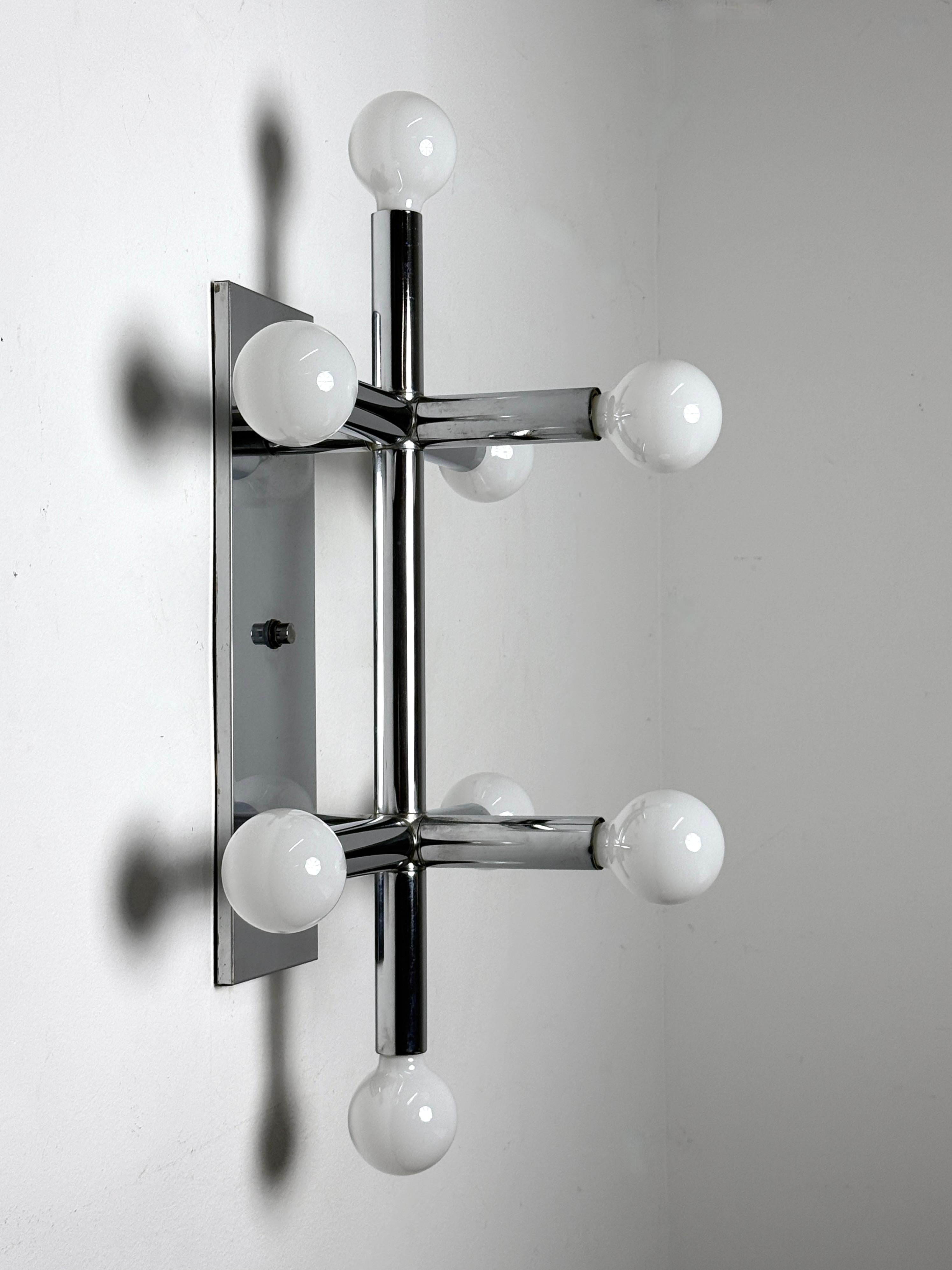 Lightolier Tubular Chome Flush Mount Wall Sconce Lamp or Ceiling Light 1970s In Good Condition In Troy, MI