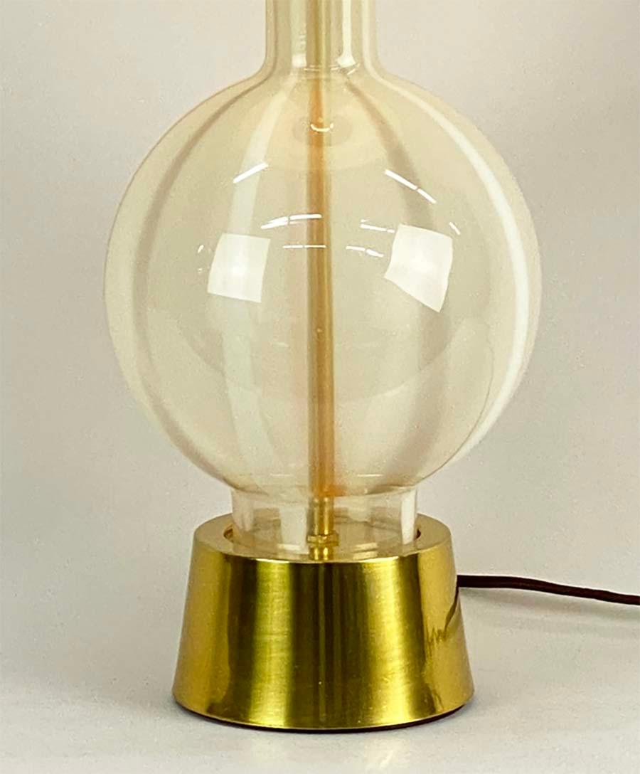 Laiton Lightolier - Venetia - Lampe de table en verre et laiton en vente